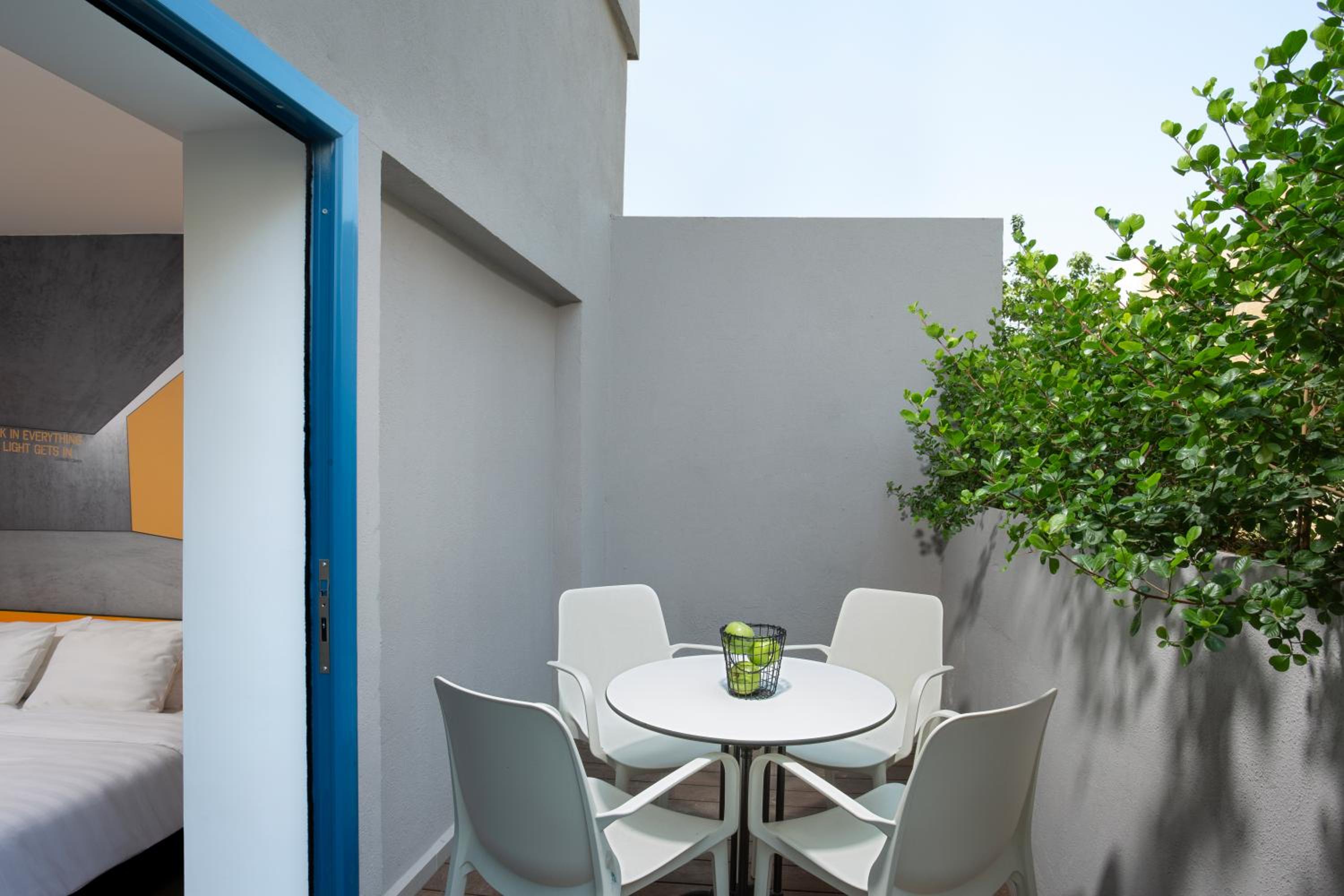 Superior Balcony - Photo 3