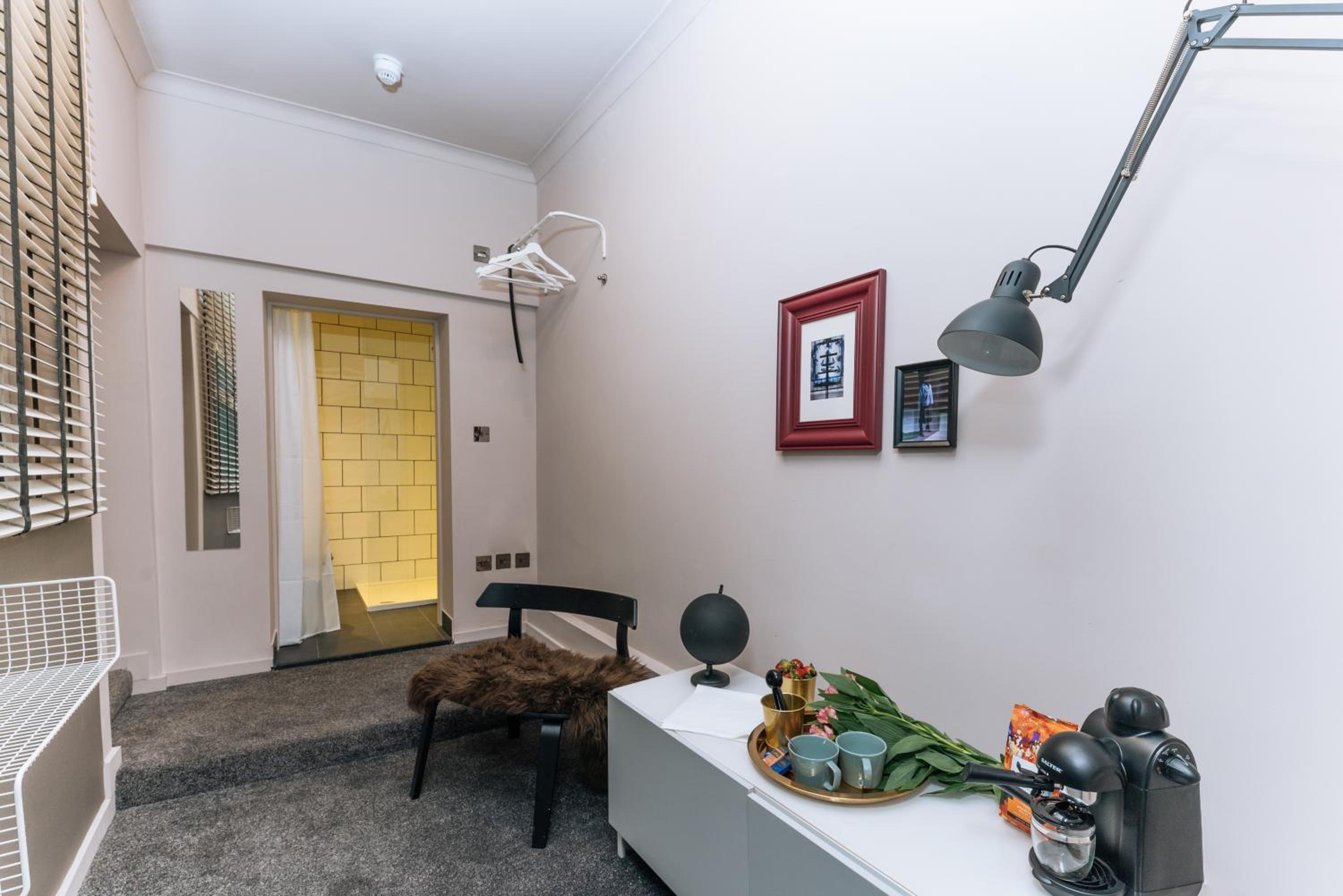 Small Double Room [Lower Ground]  photo 1