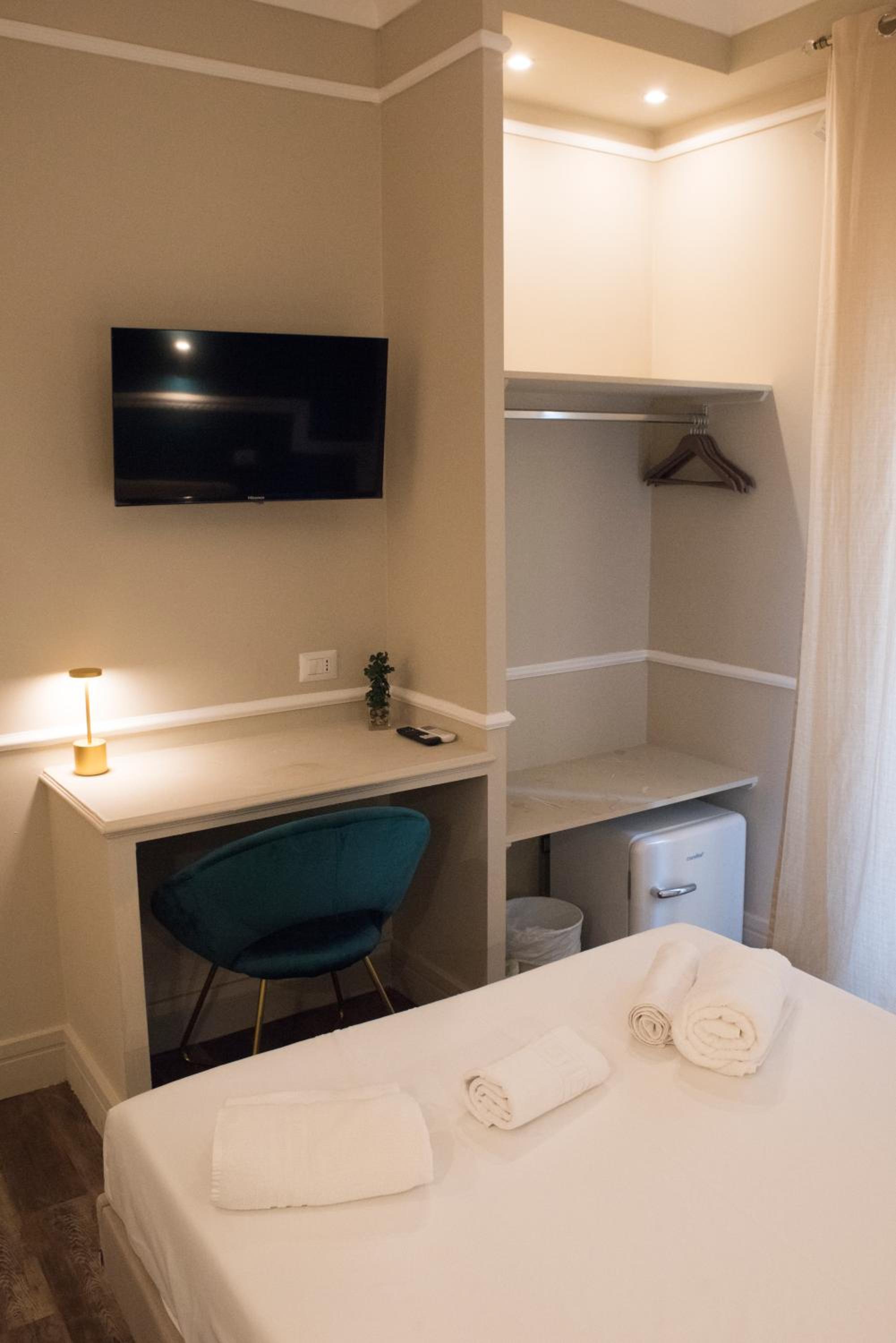 Double Room with Balcony photo 2