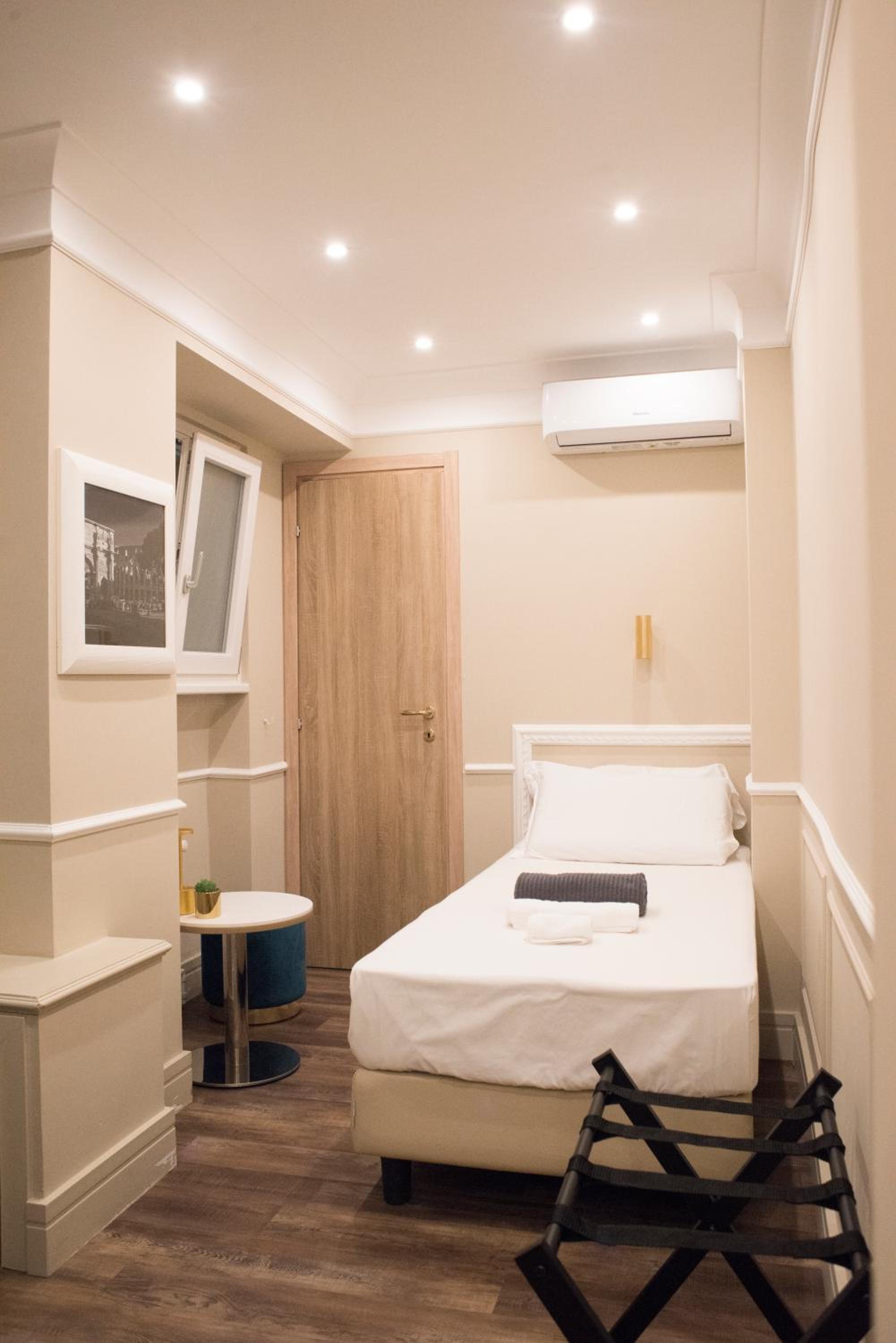 Single Room photo 1