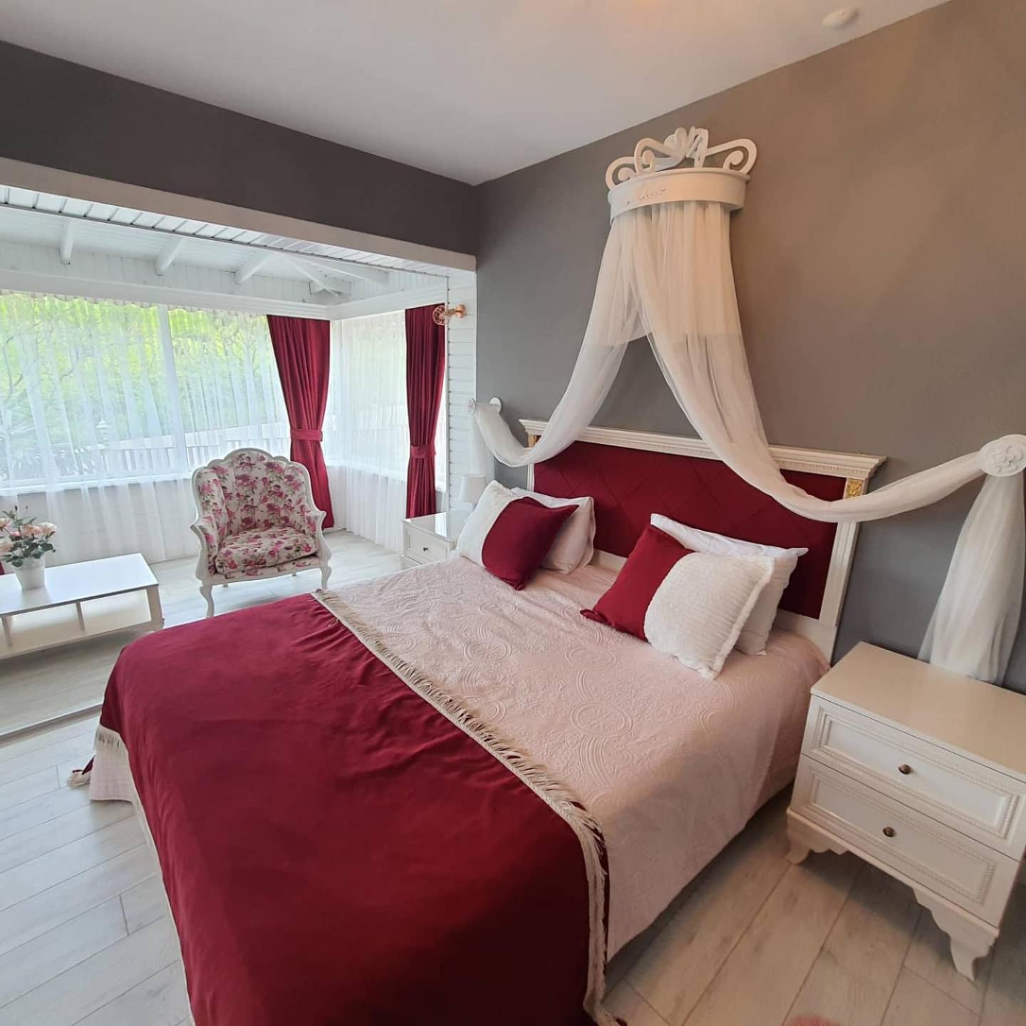 Suite With Garden View photo 1