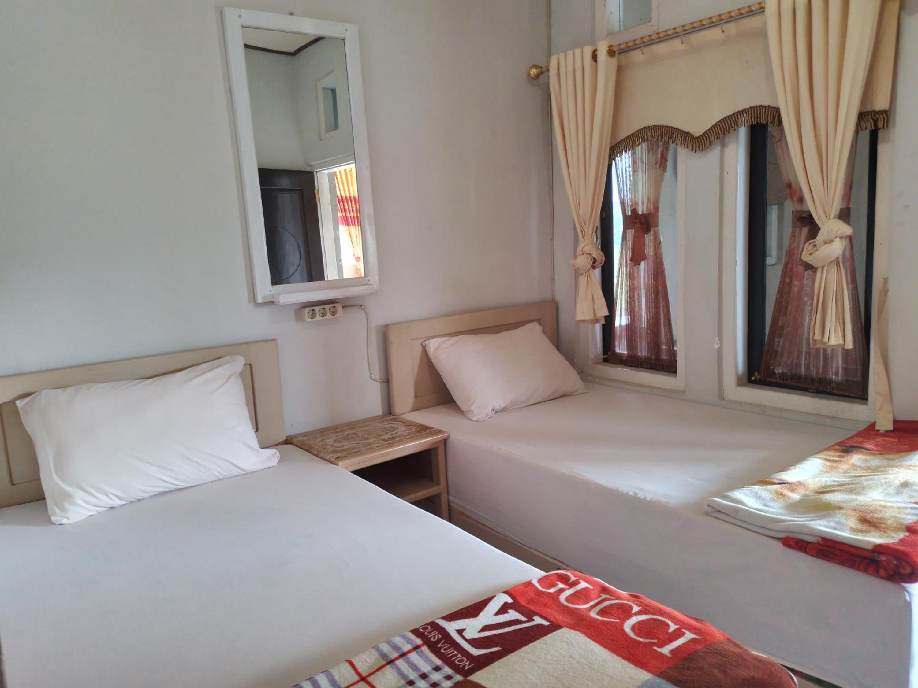 Twin Room with Private Bathroom - Photo 1