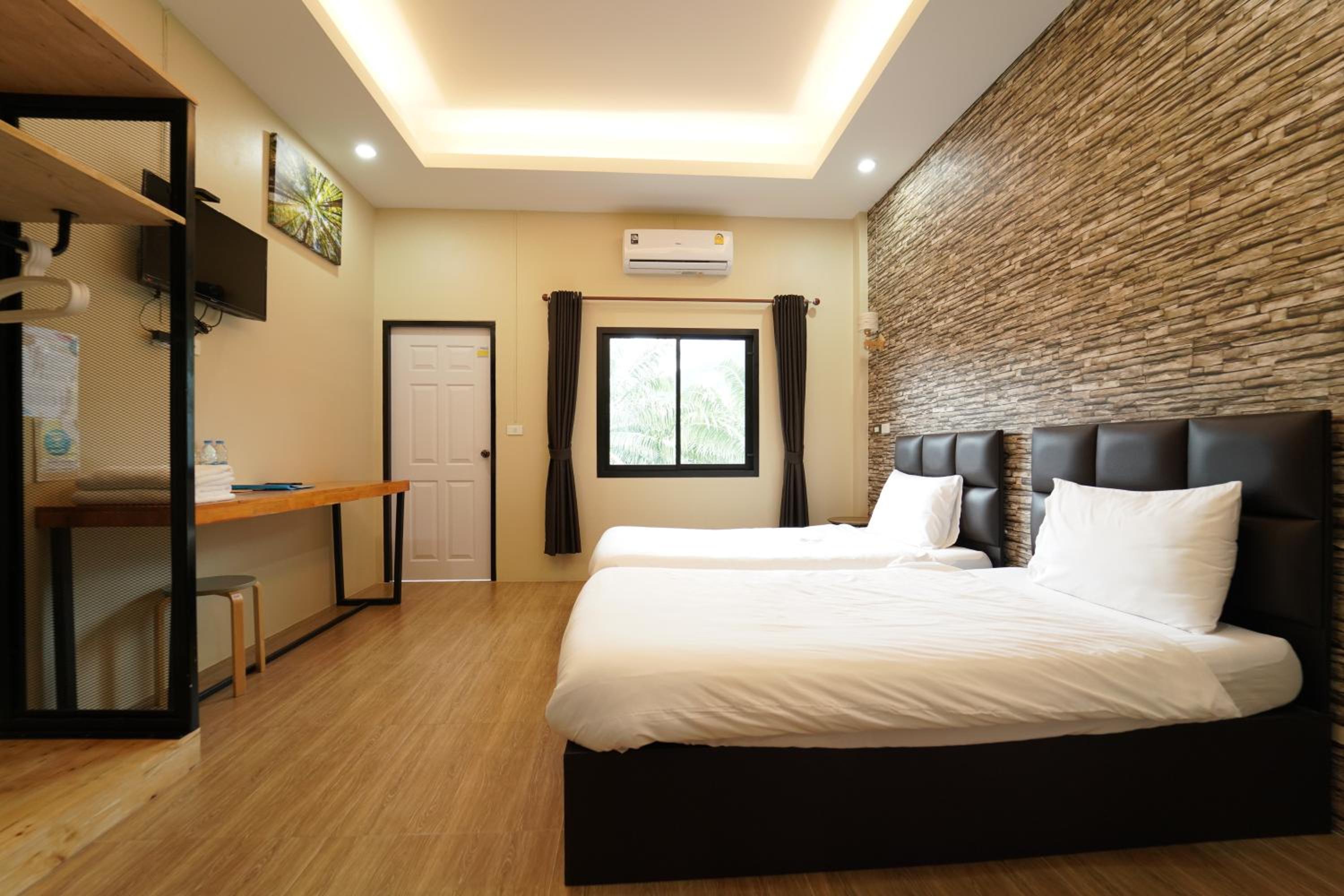Standard Twin Room with Mountain View - Photo 1