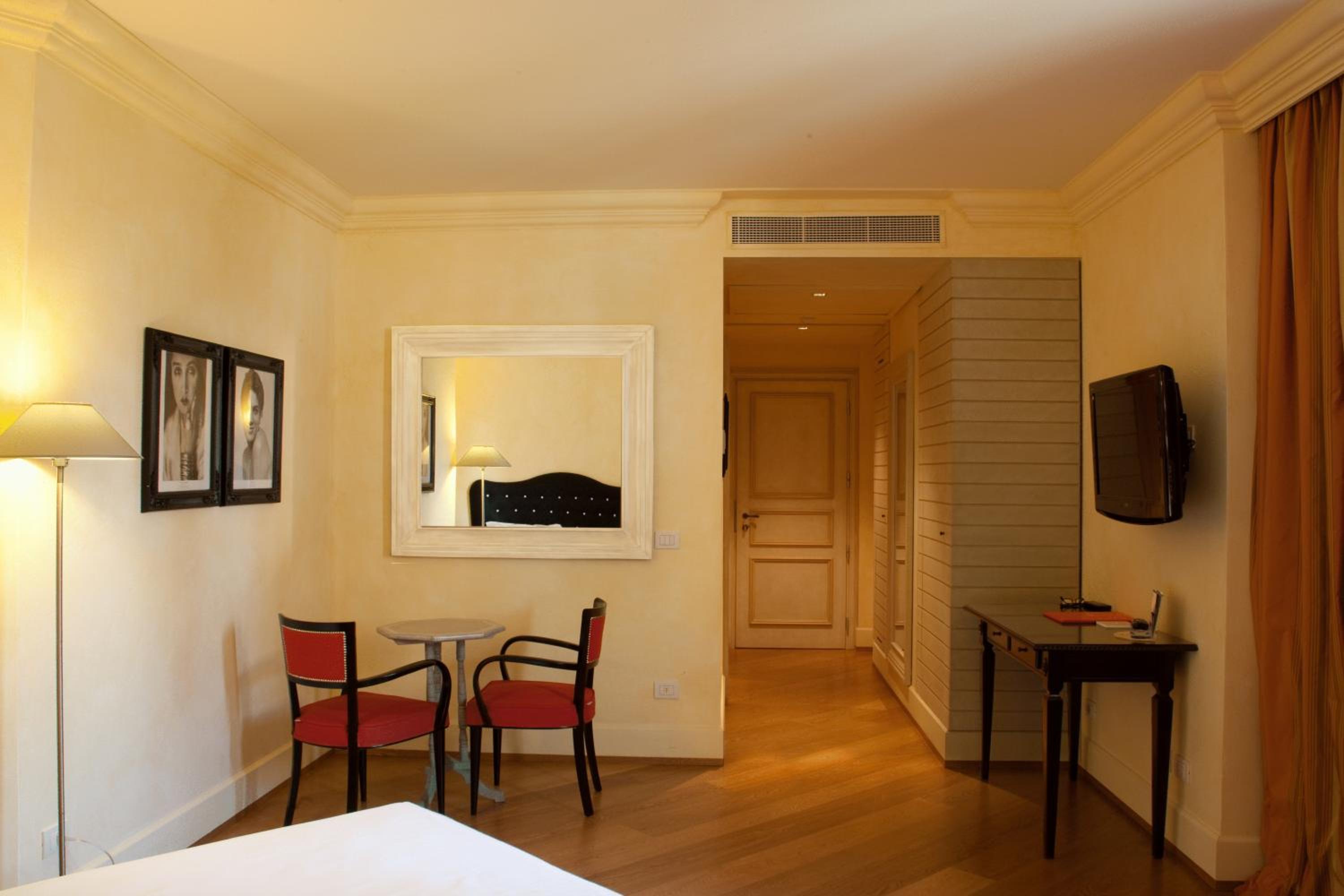 Double or Twin Room - Photo 10