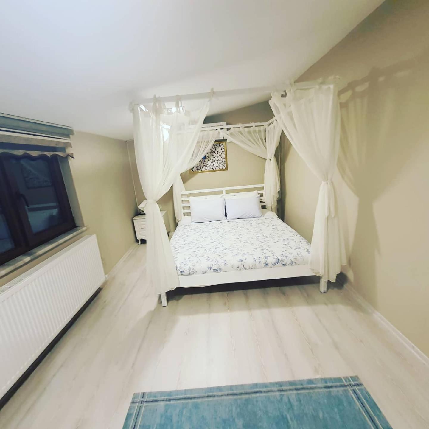 Basic Triple Room photo 2