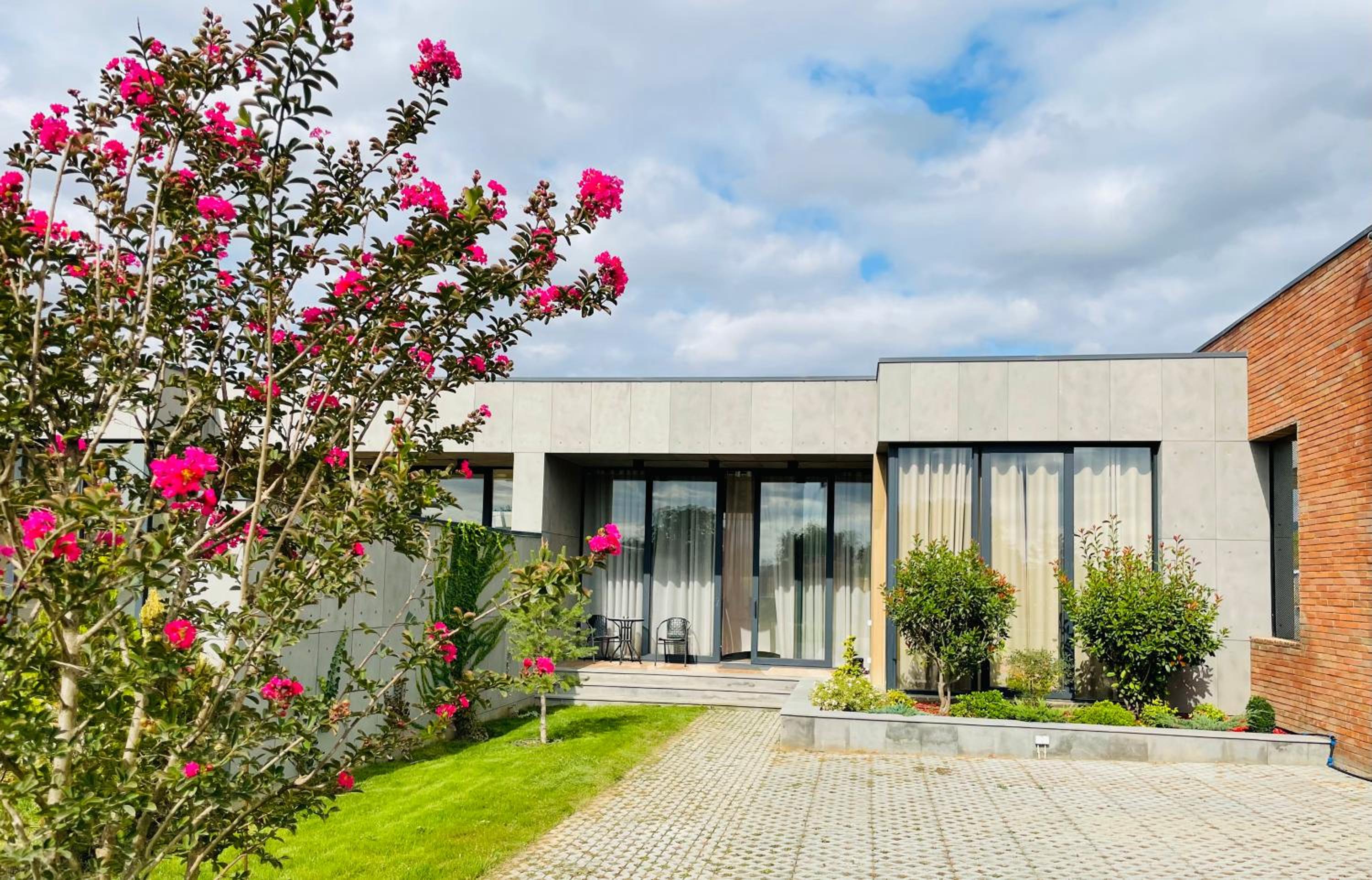 Villa photo 1