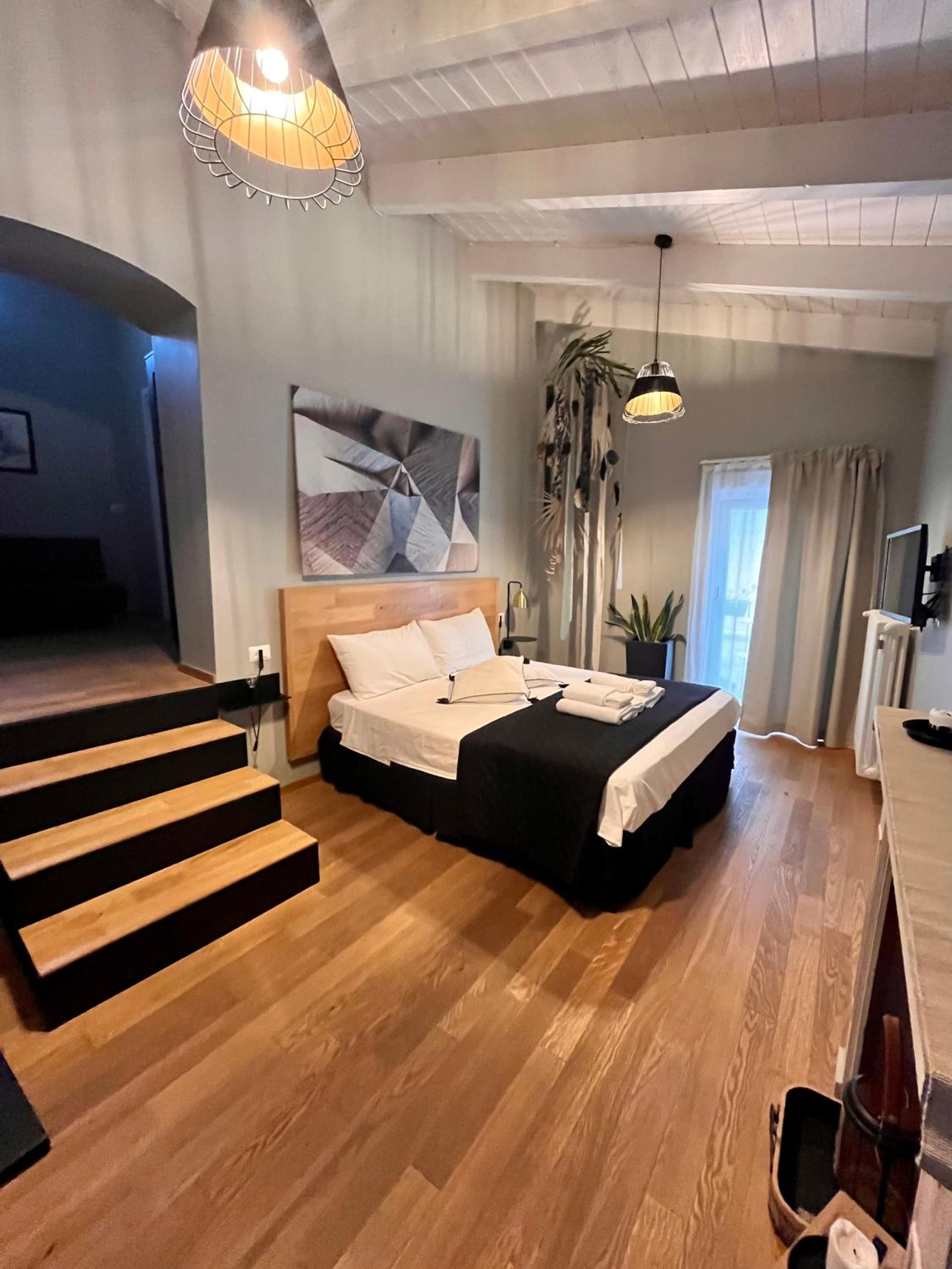 Deluxe King Room photo 2