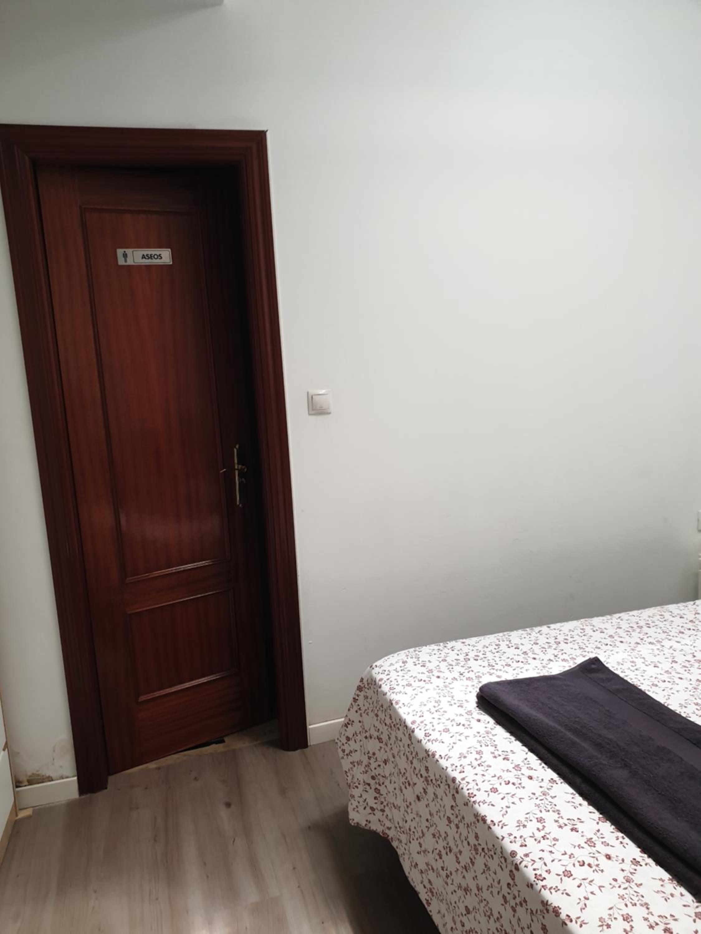Standard Double Room - Photo 6