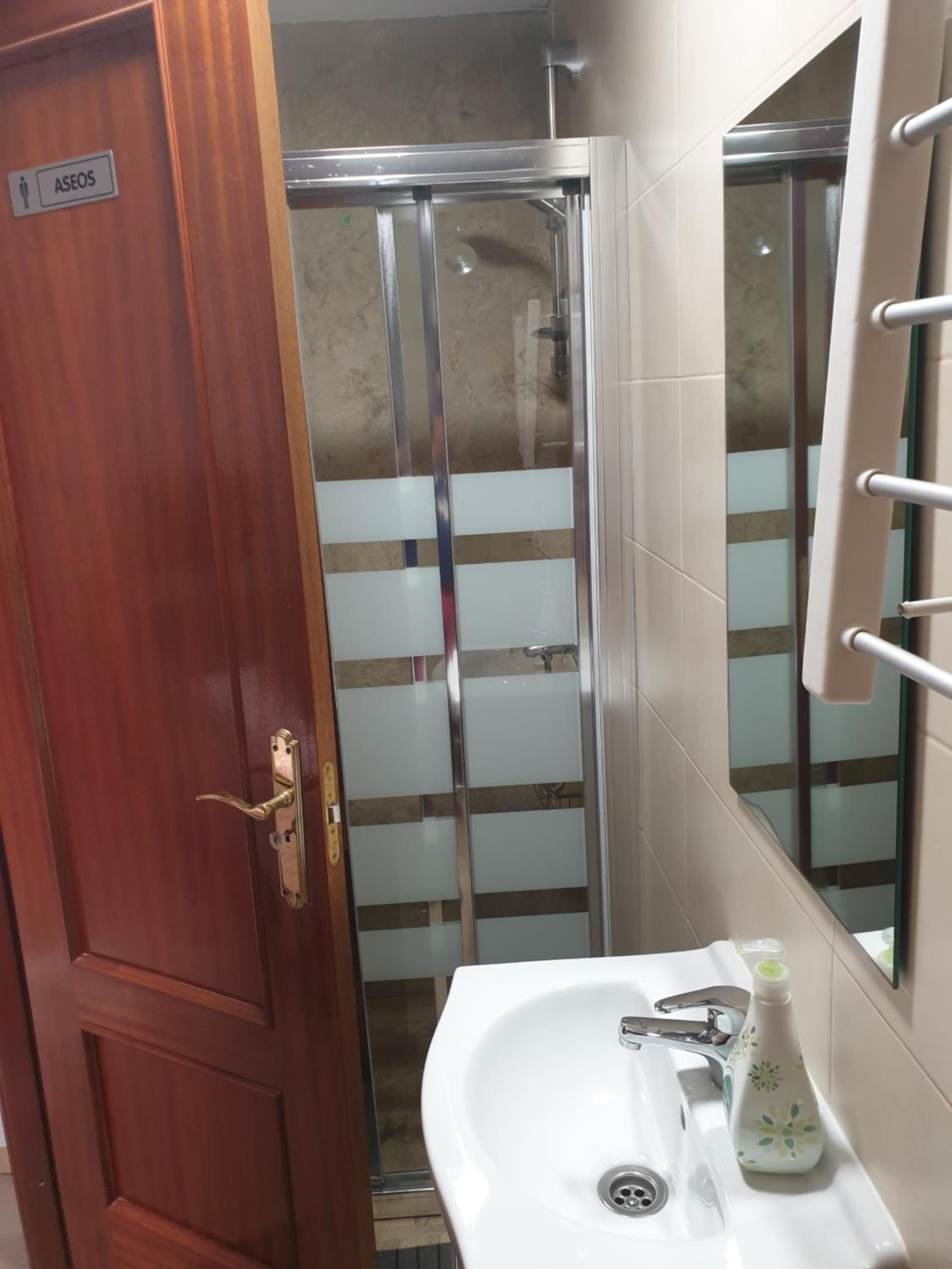 Standard Double Room - Photo 4