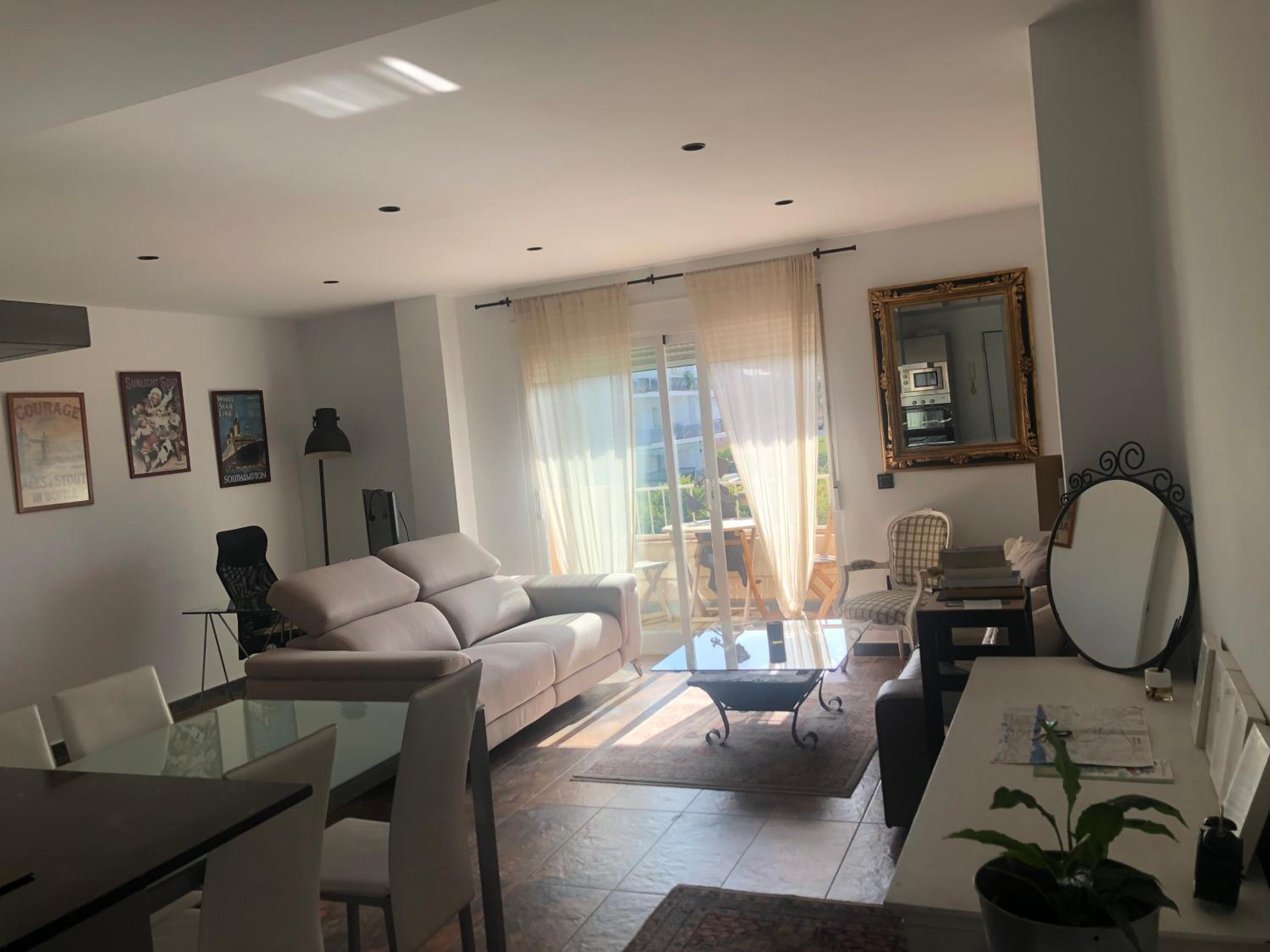 Apartamento con vista a la piscina