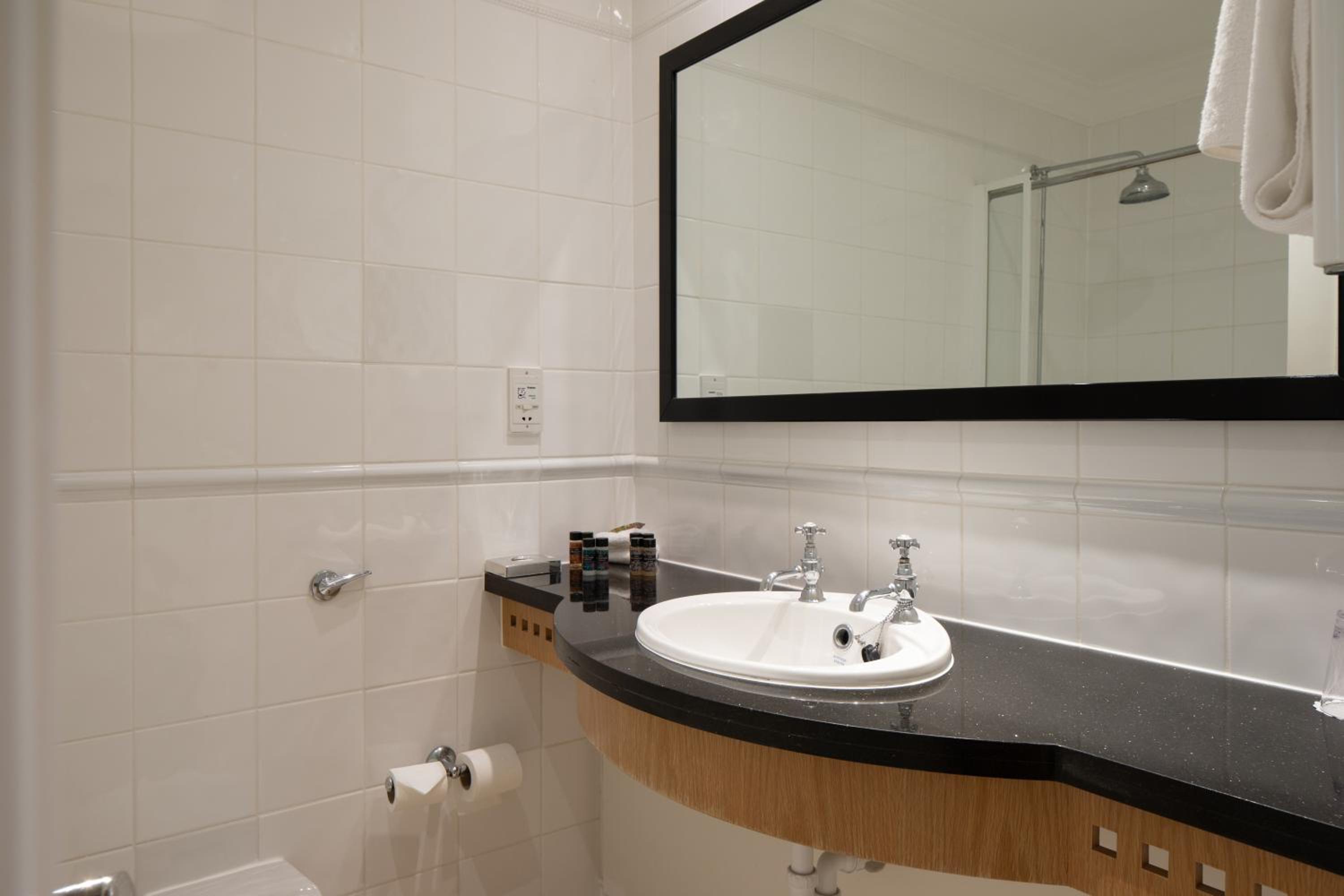 Standard Double Room - Non-Smoking - Photo 4