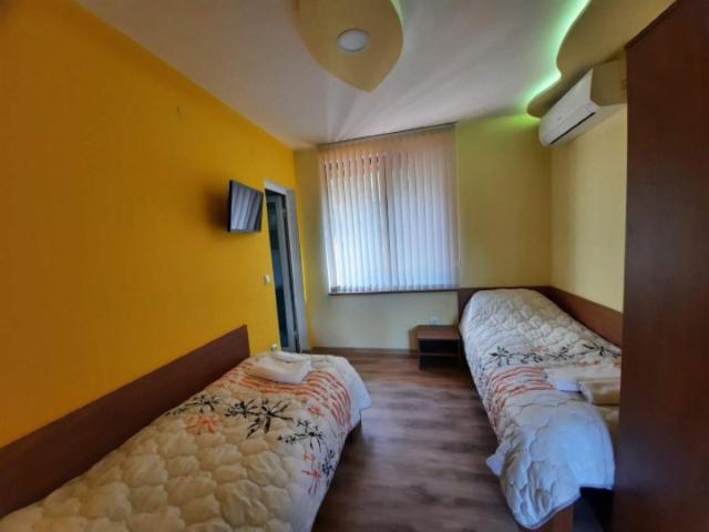 Six-Bedroom House photo 1