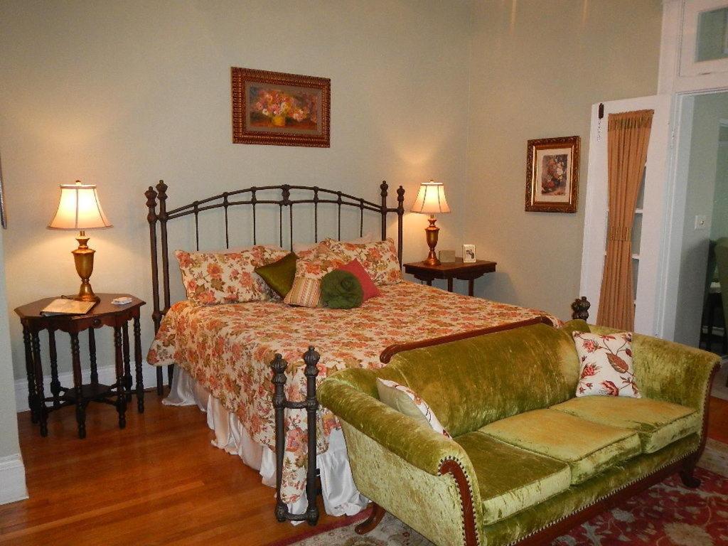 Deluxe King Room photo 3