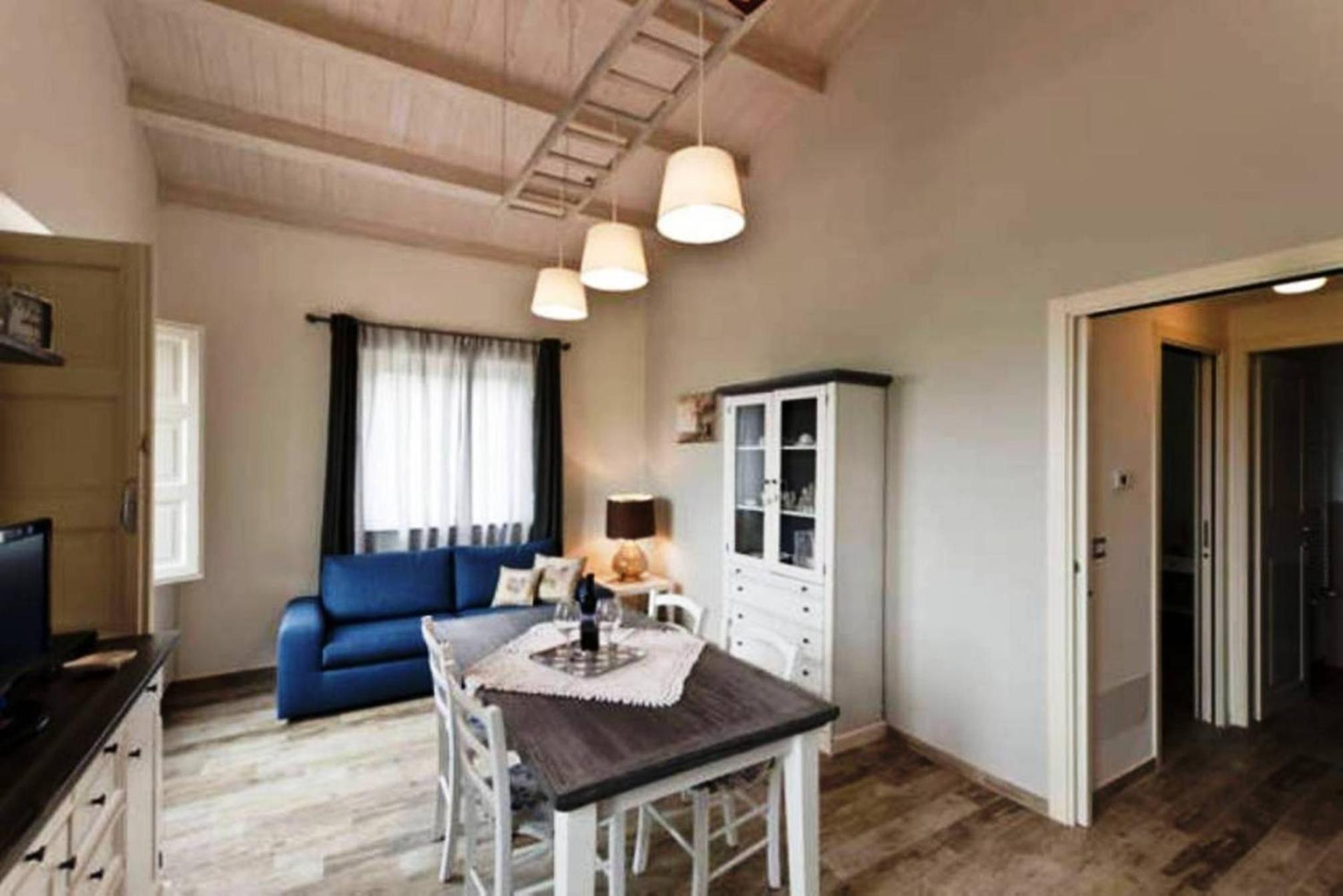 One-Bedroom House photo 1