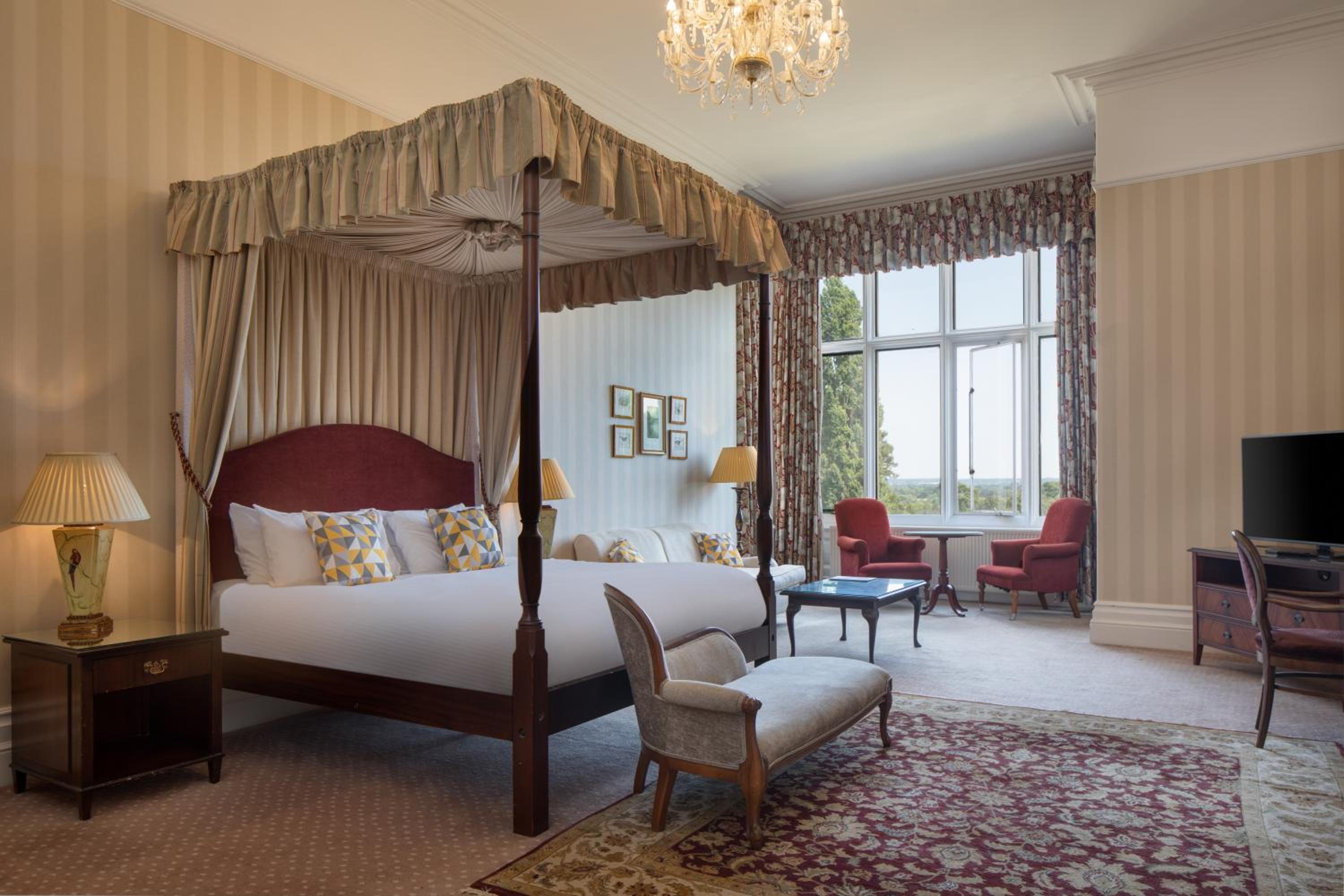 Deluxe King Suite with Four Poster Bed - Photo 11