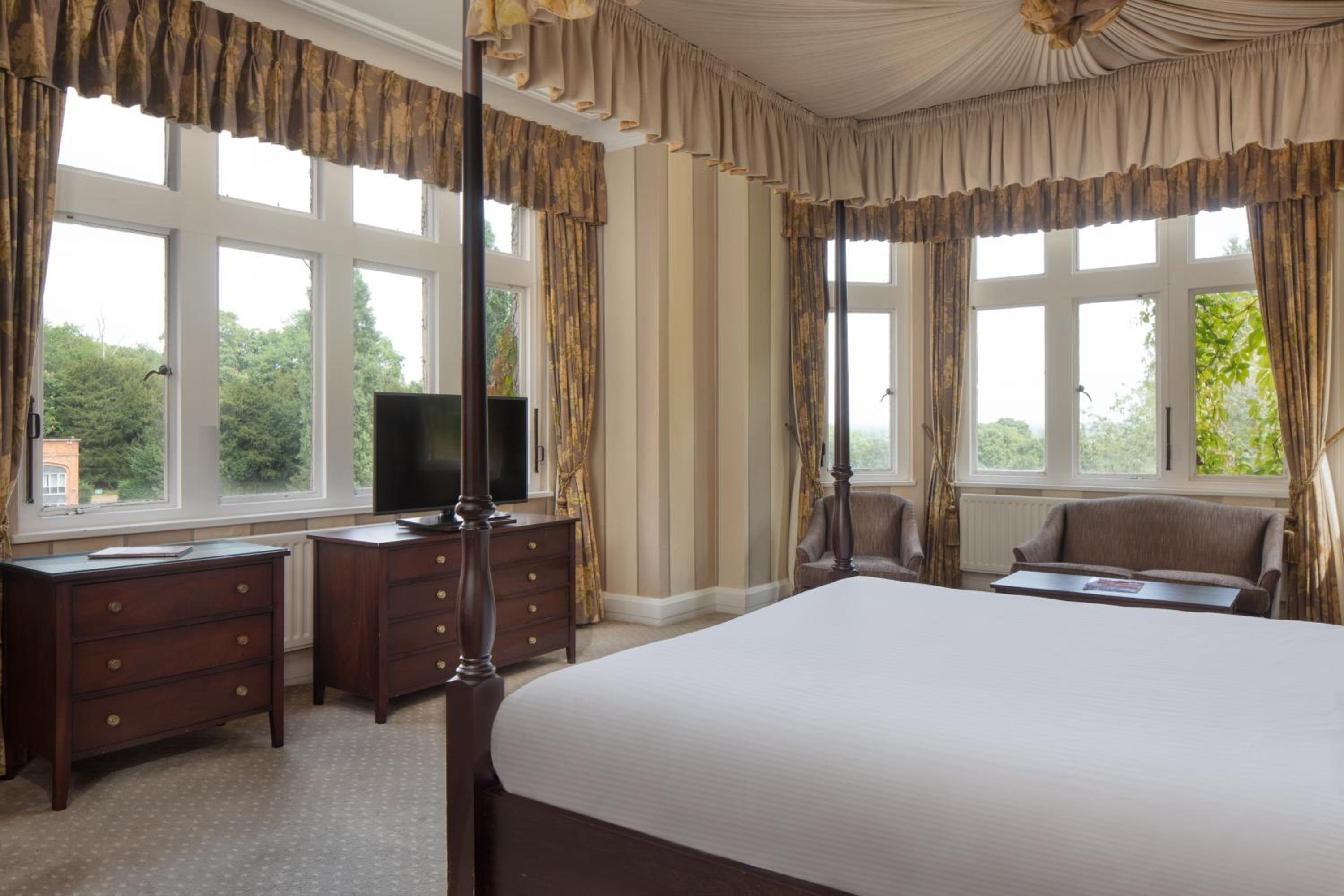 Superior King Suite with Four Poster Bed - Photo 7