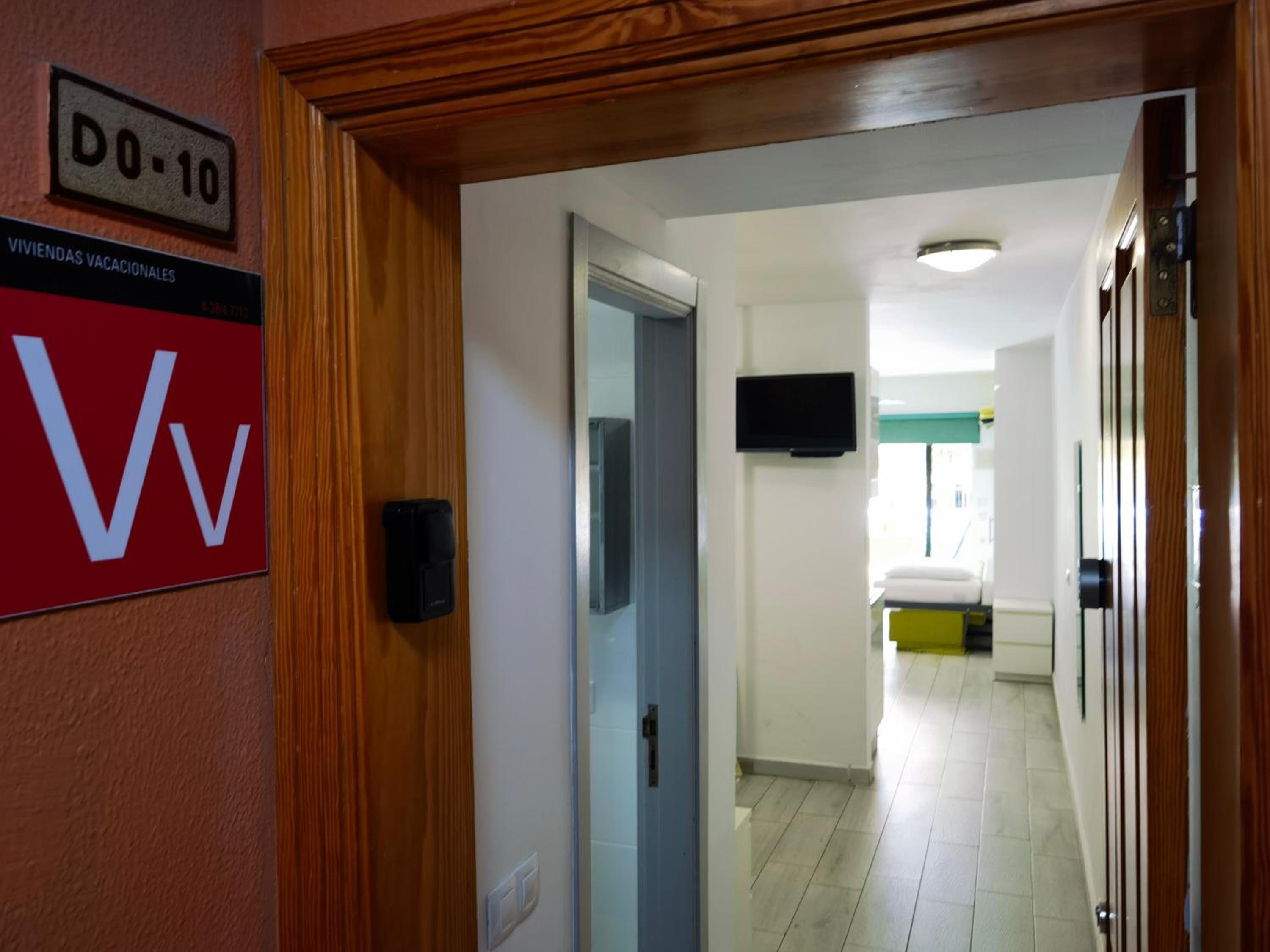 Apartamento con Terraza y Vista Lateral al Mar