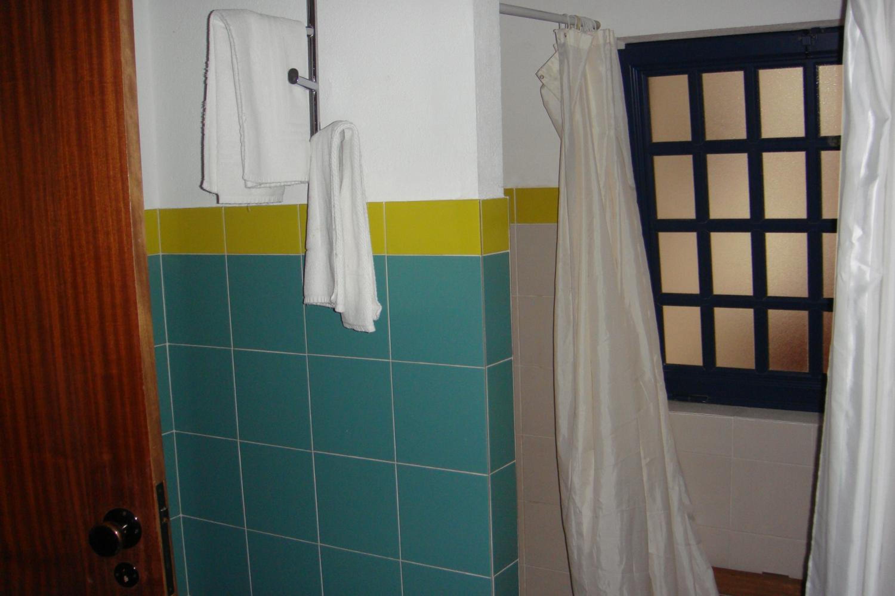 6-Bed Mixed Dormitory Room photo 3