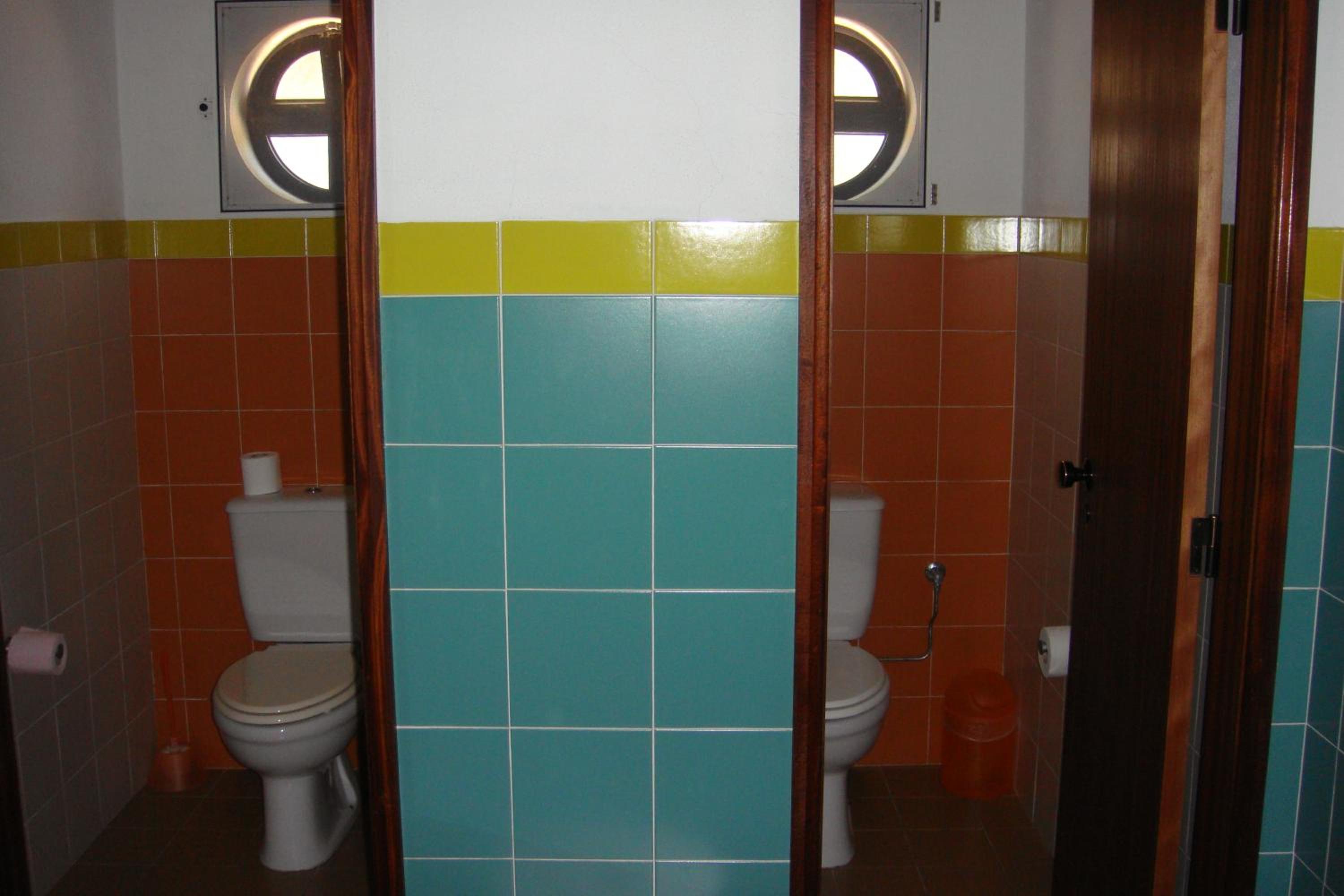 8-Bed Mixed Dormitory Room photo 2