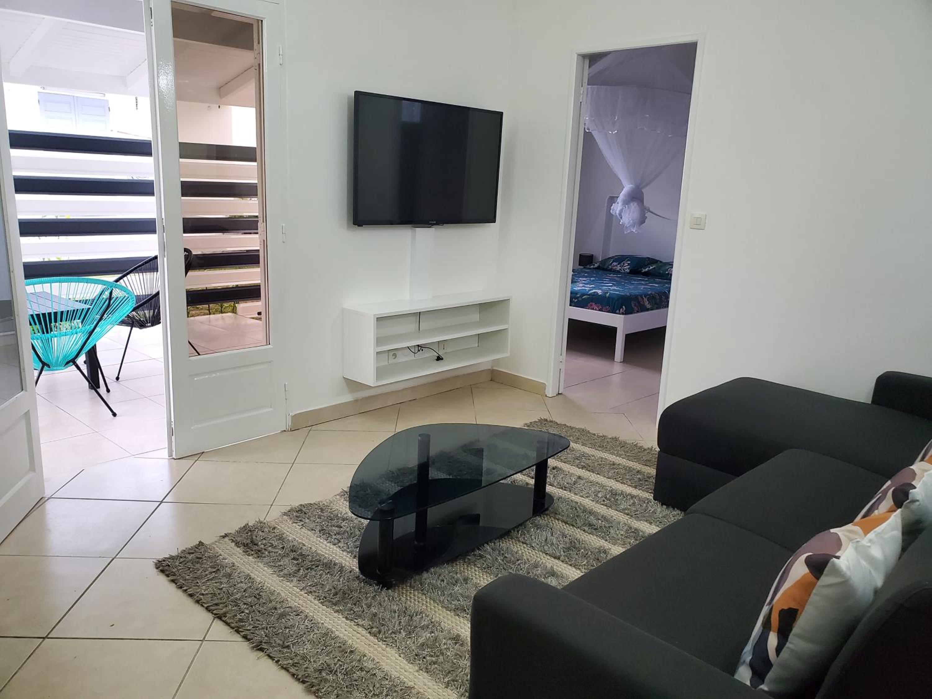 One-Bedroom House photo 1