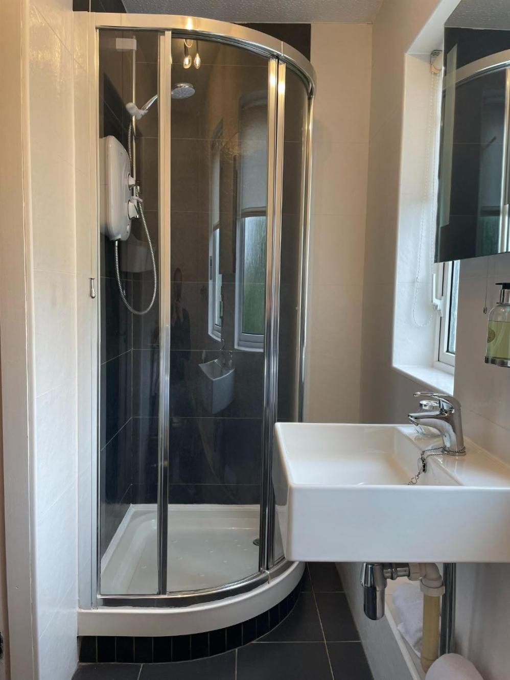 Double Room - Photo 8