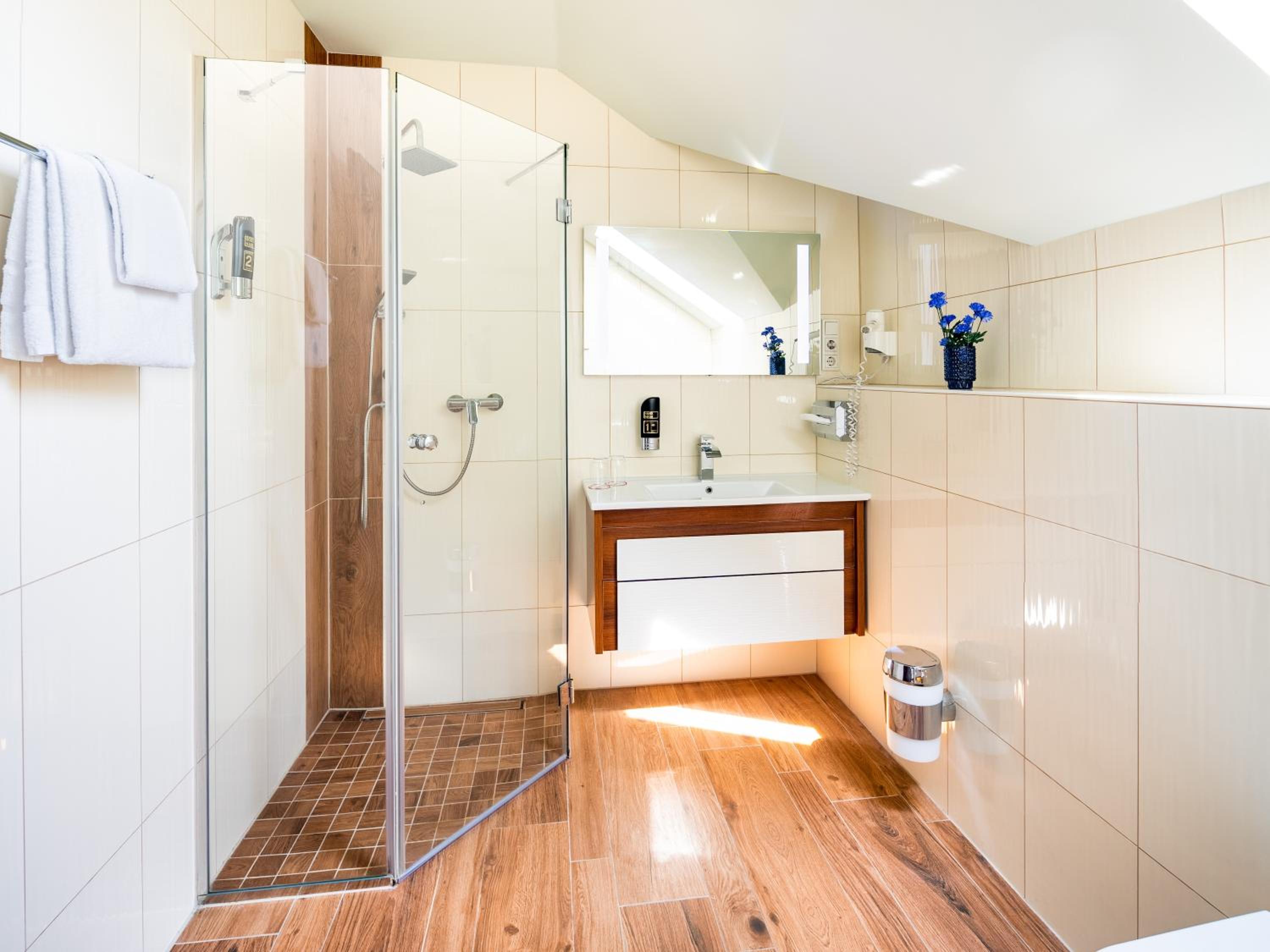 Double Room with Balcony - Photo 4