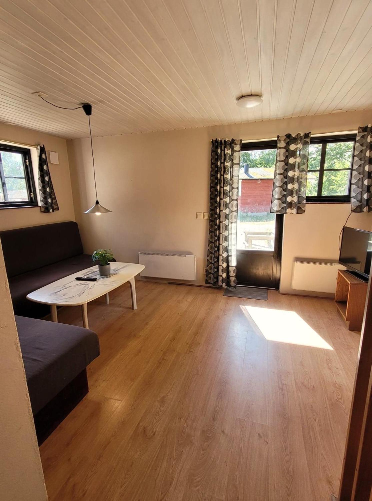 Three-Bedroom Cottage - Photo 8