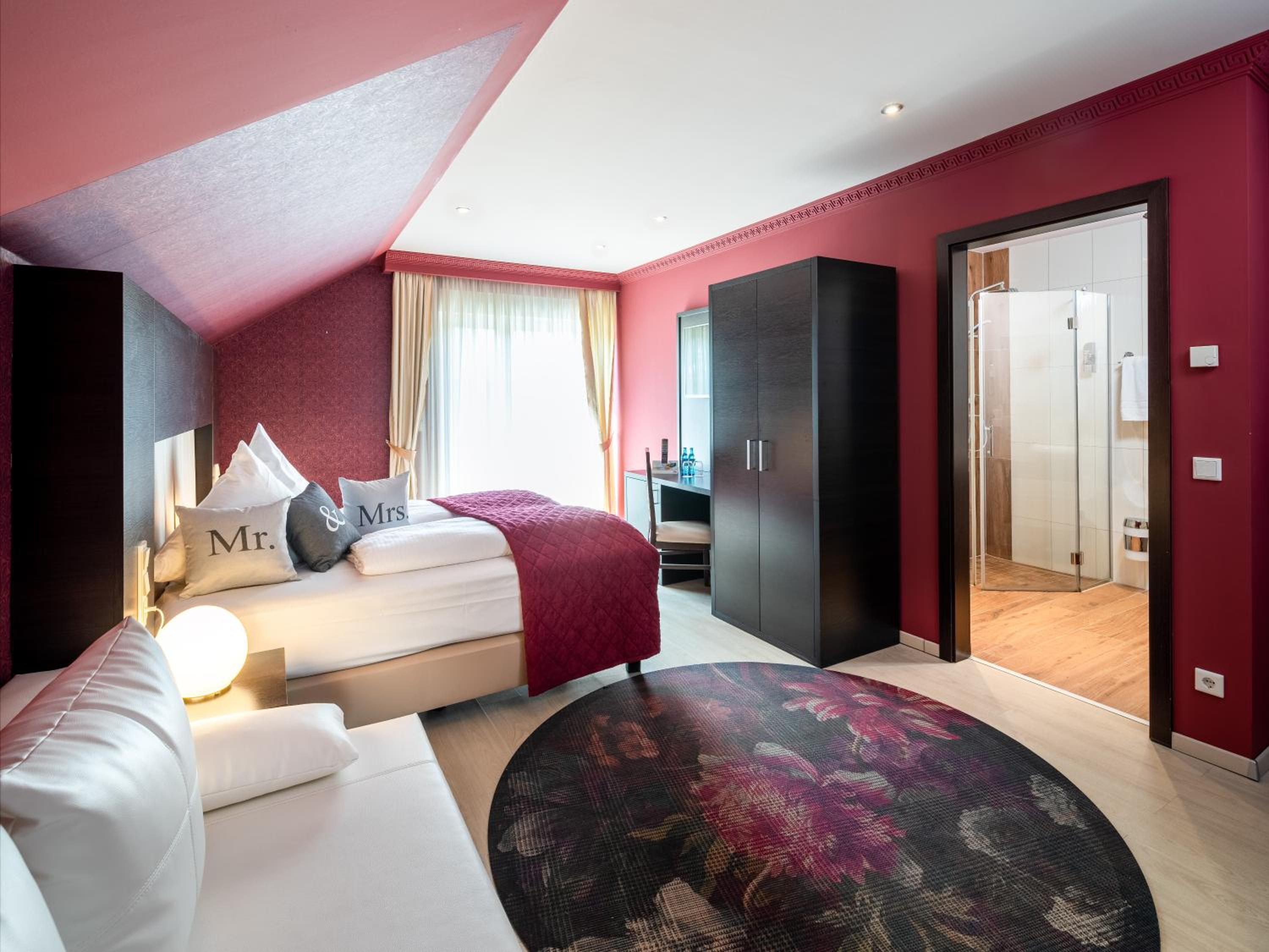 Double Room with Balcony - Photo 2