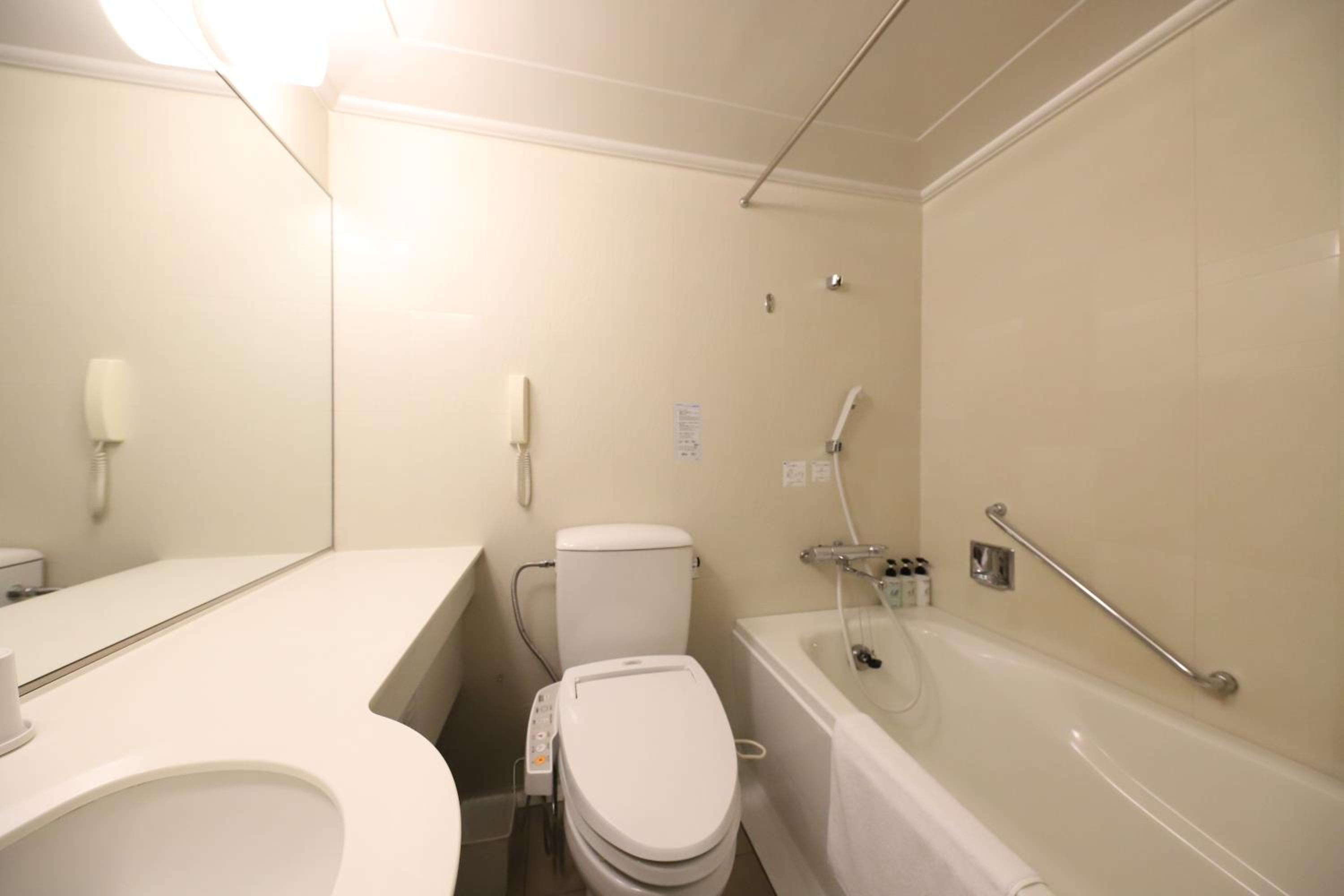 Standard Twin Room - Smoking - No Daily Cleaning photo 3