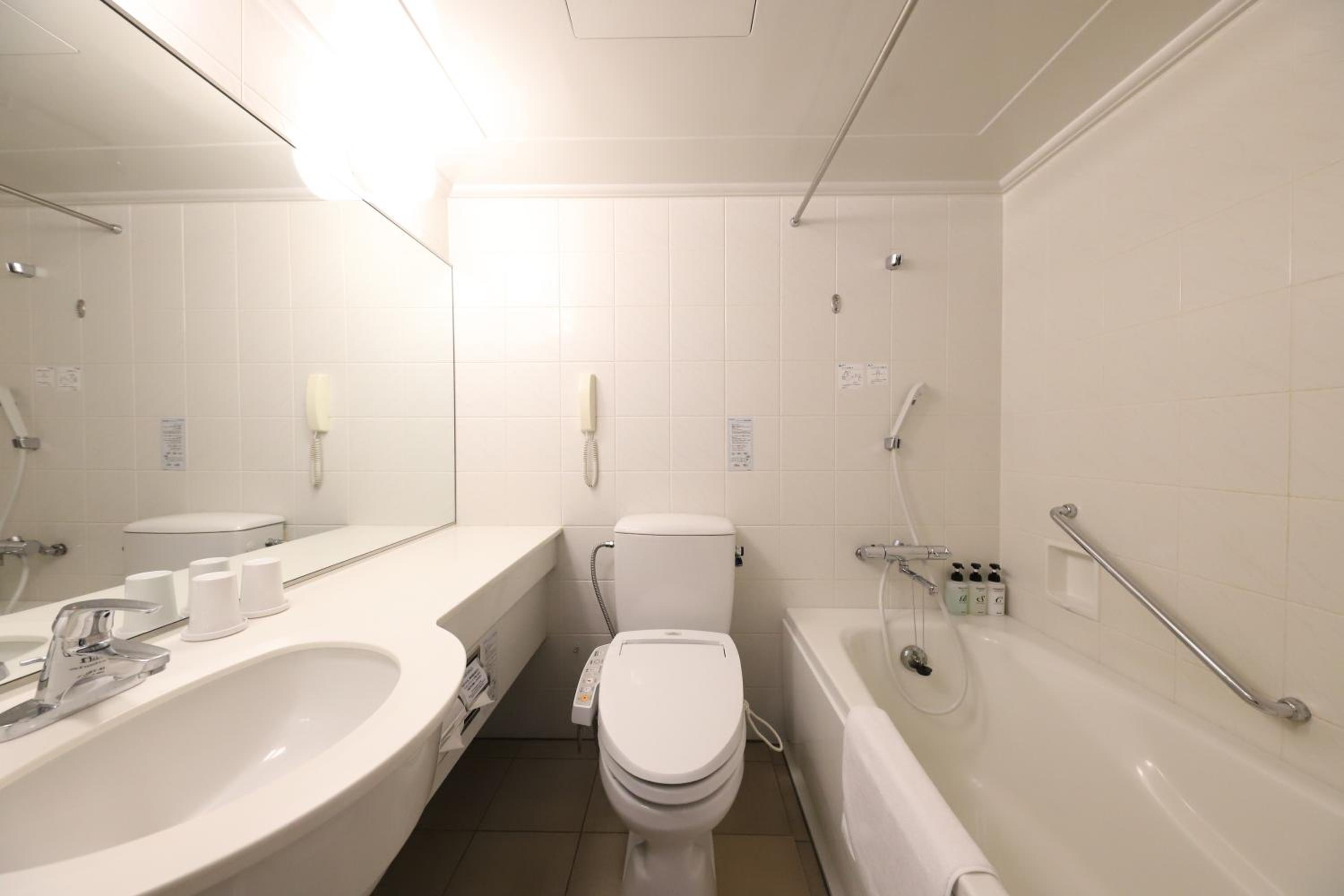 Deluxe Twin Room - Non-Smoking - No Daily Cleaning photo 2