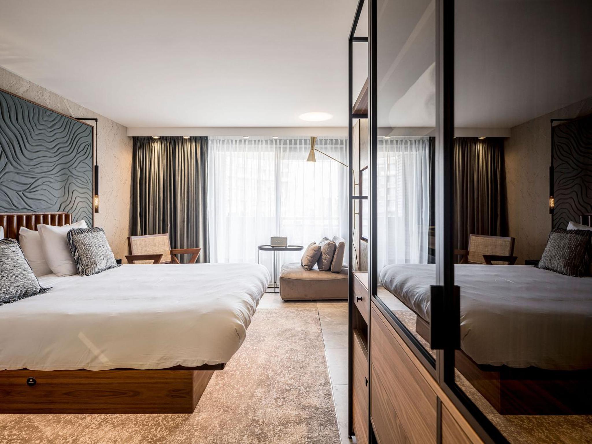 Dutch Delight Double Room with Balcony - Photo 4
