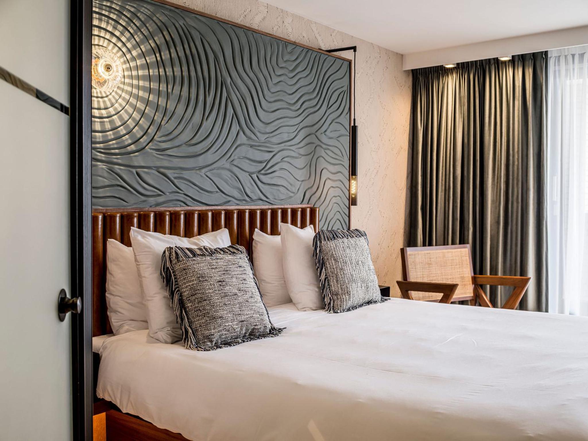 Dutch Delight Double Room with Balcony - Photo 10