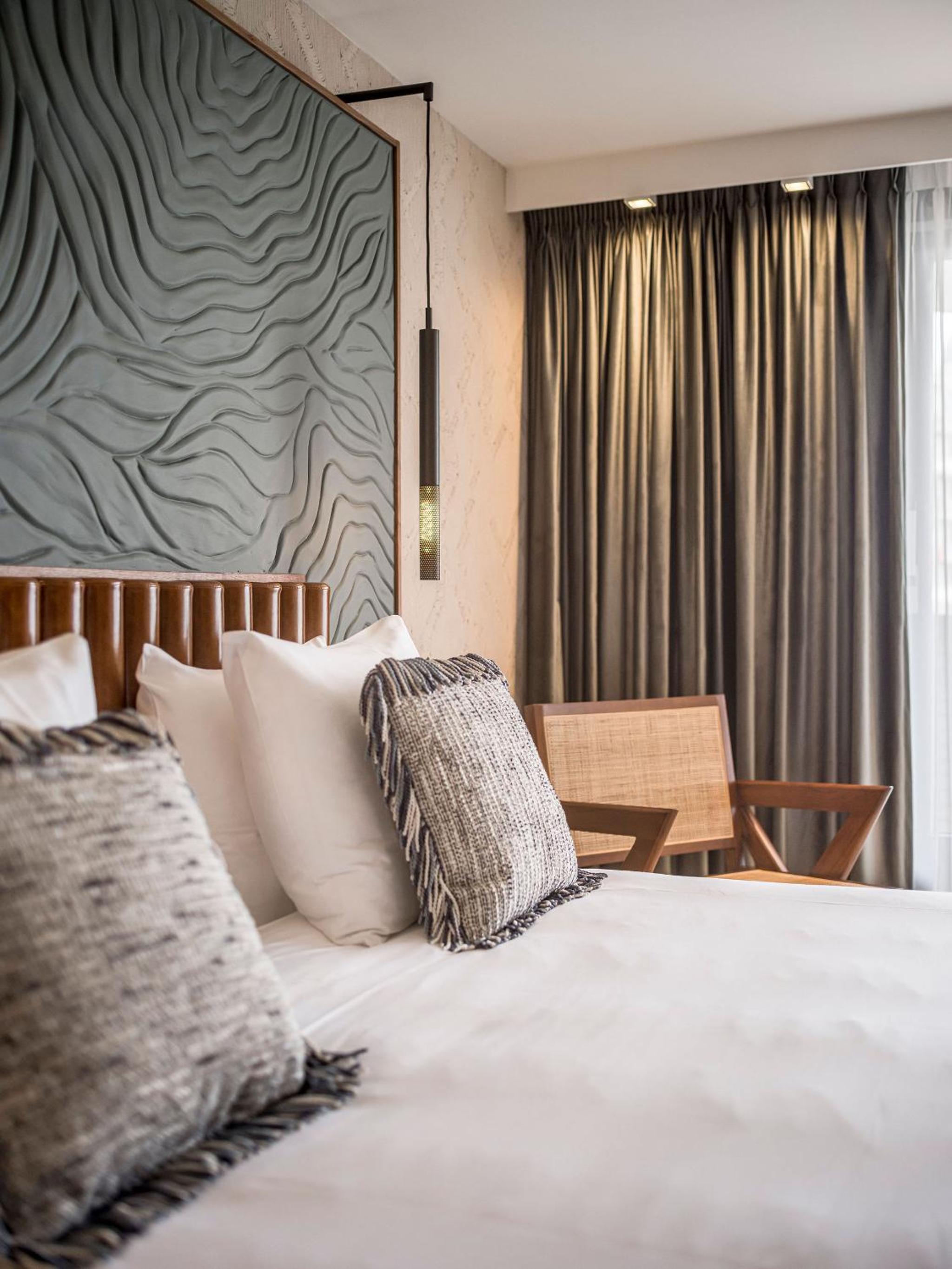 Dutch Delight Double Room with Balcony - Photo 9