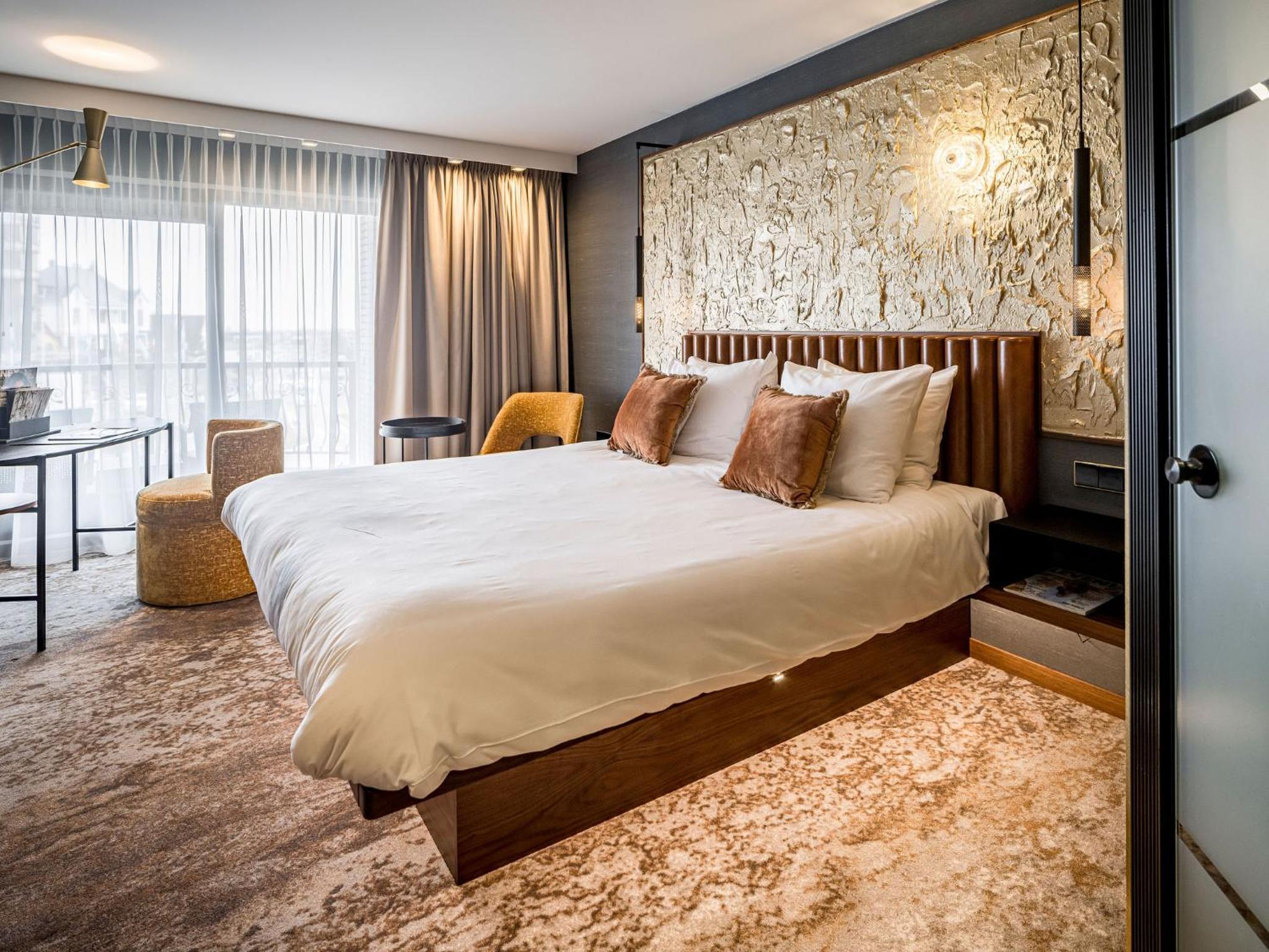 Dutch Design Double Room with Balcony - Photo 6