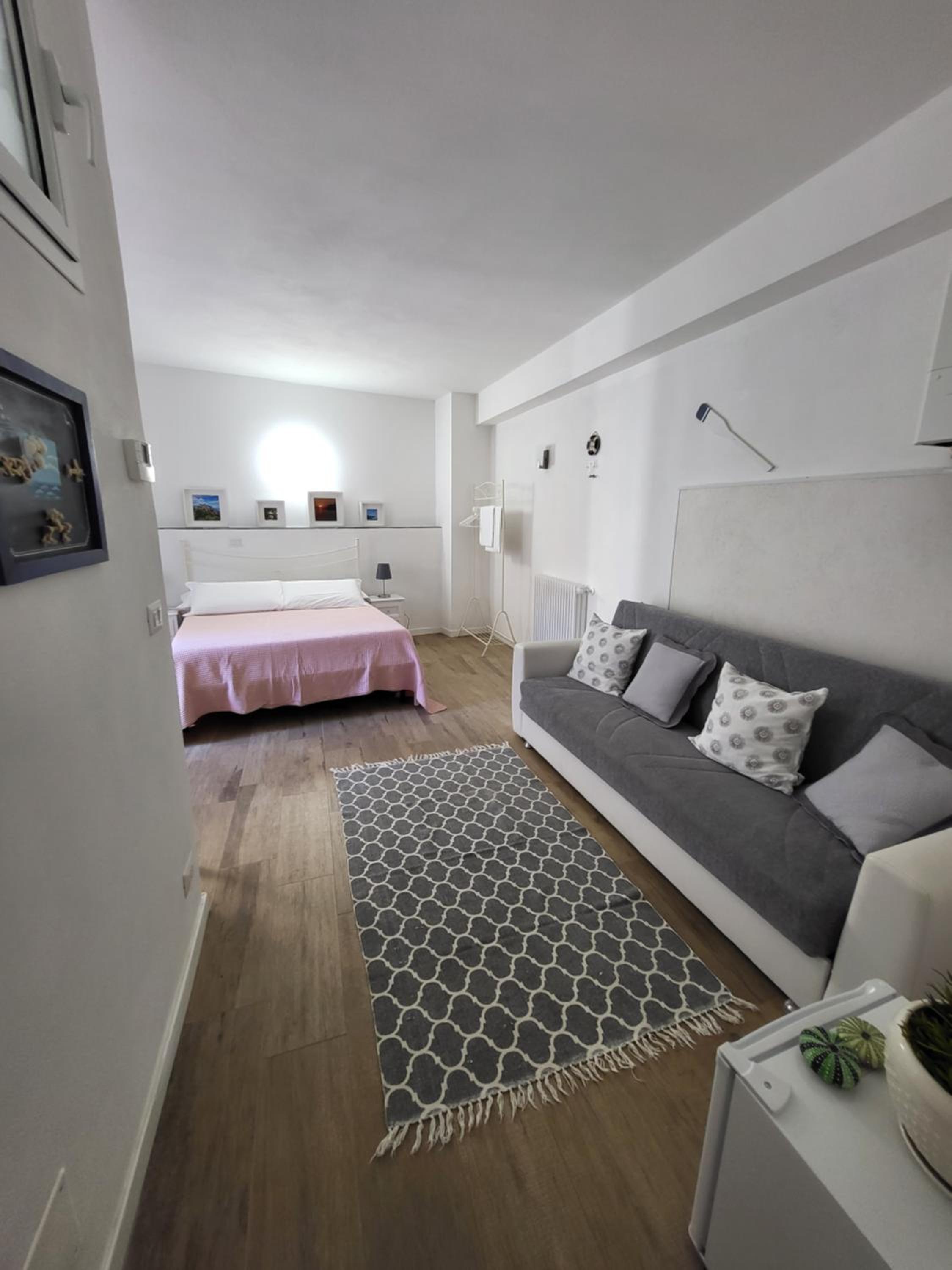 Deluxe Room (2 Adults + 1 Child) - Photo 27
