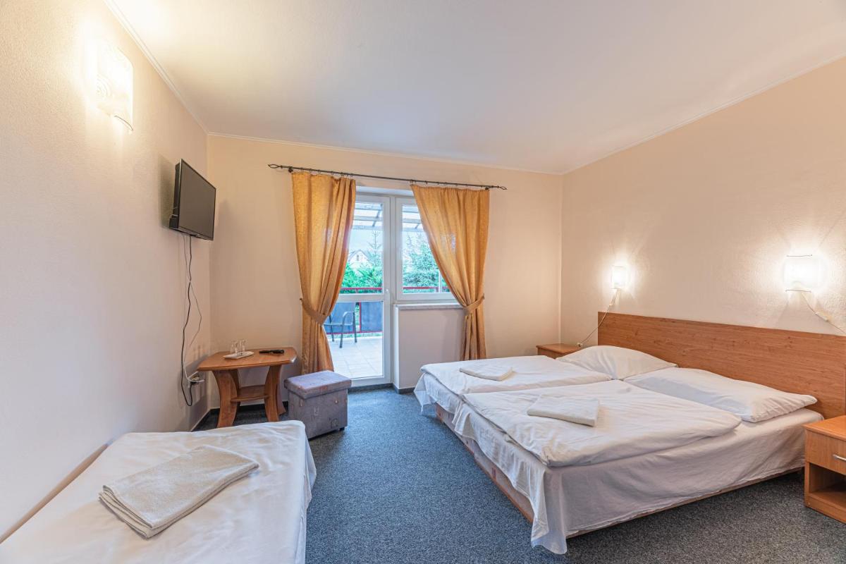 Double or Twin Room - Photo 4