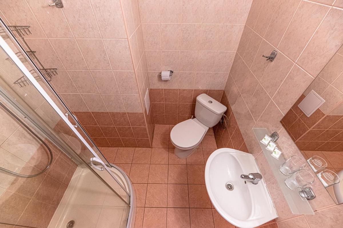 Double or Twin Room - Photo 3