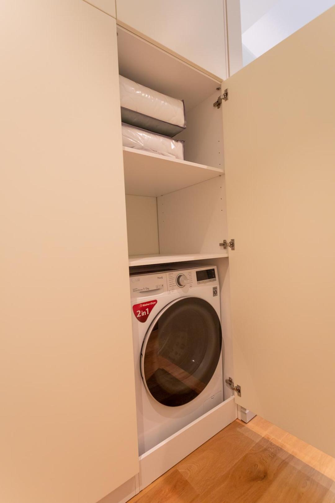 One-Bedroom Apartment - Photo 2