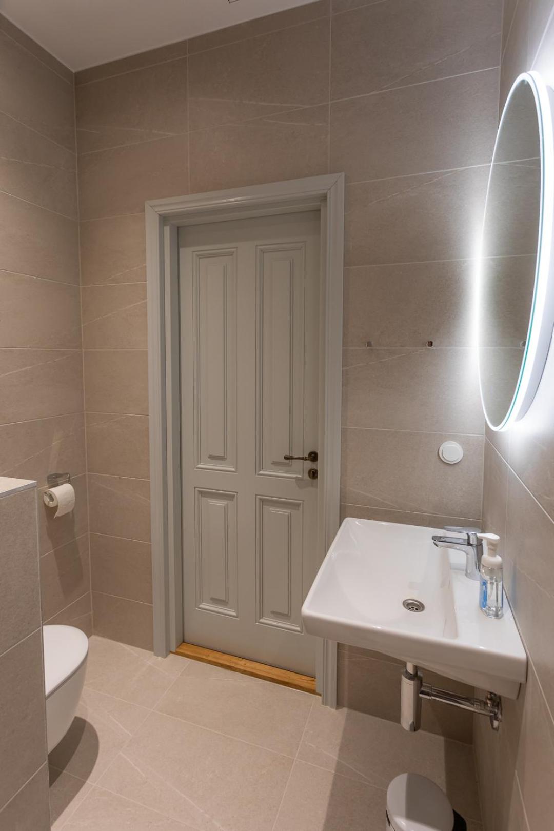 One-Bedroom Apartment - Photo 5