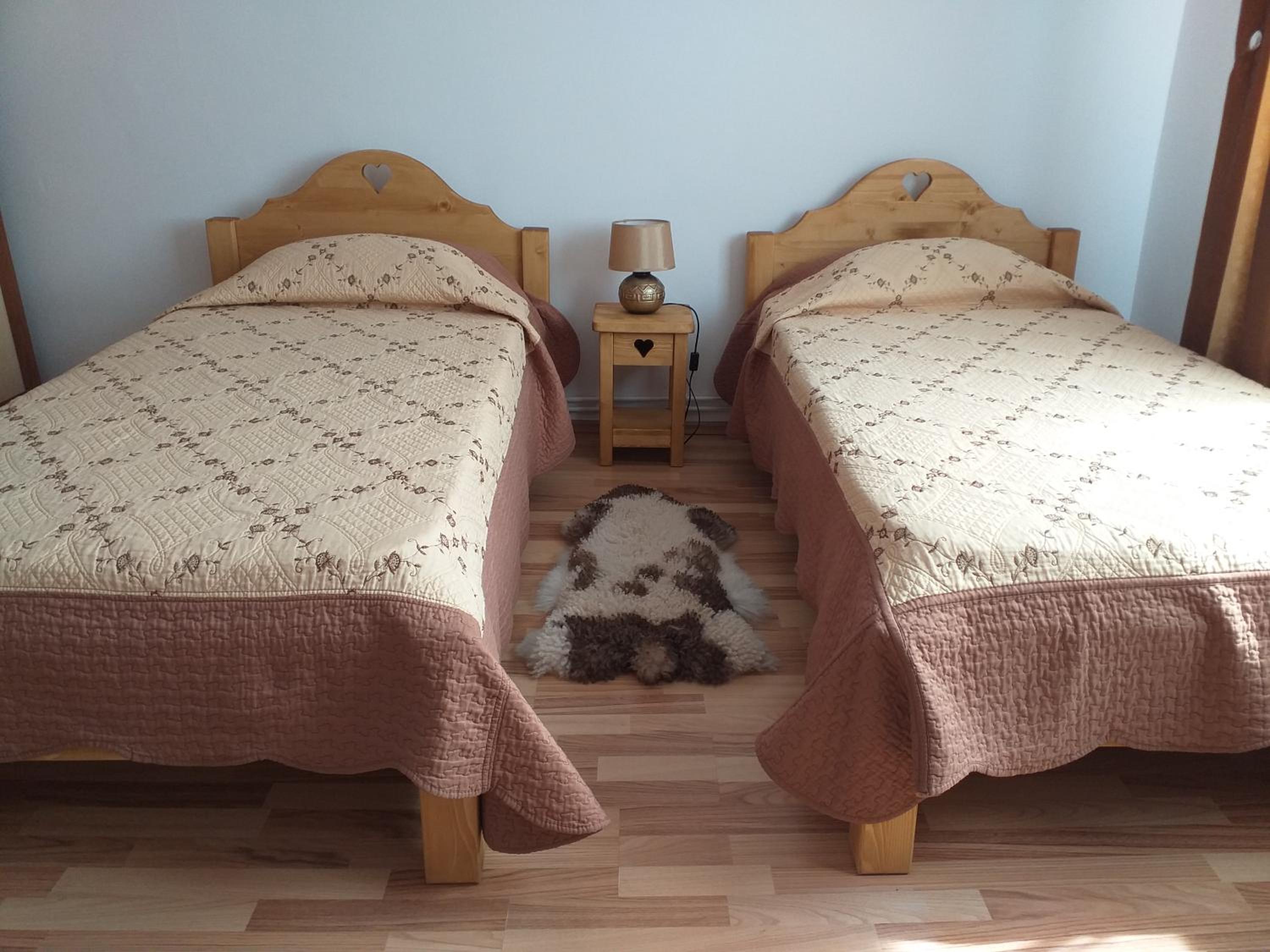 Queen Room with Shared Bathroom photo 1