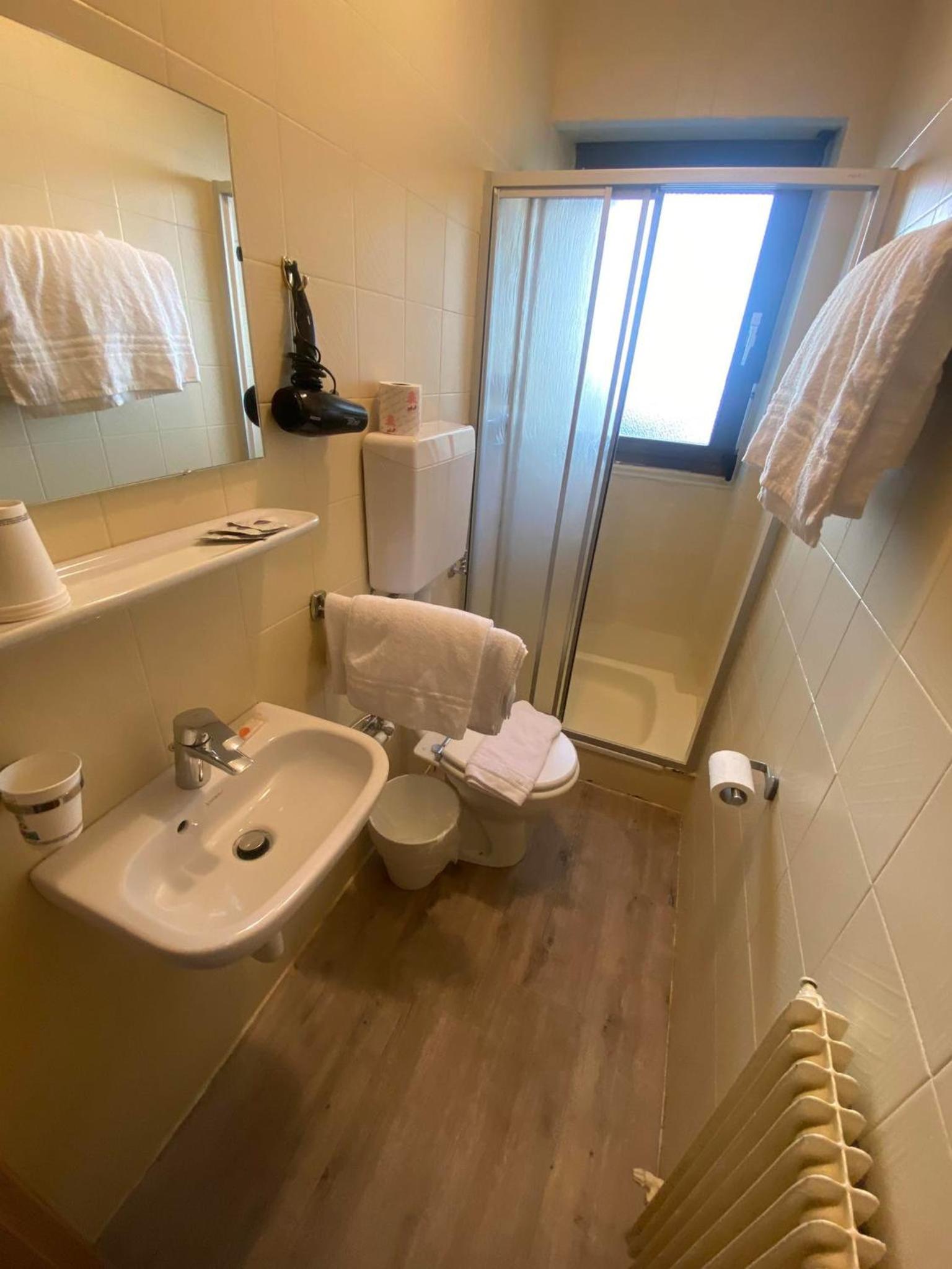 Double Room with Balcony - Photo 20