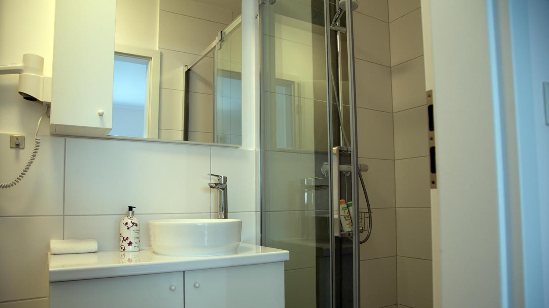 Large Double Room - Photo 2