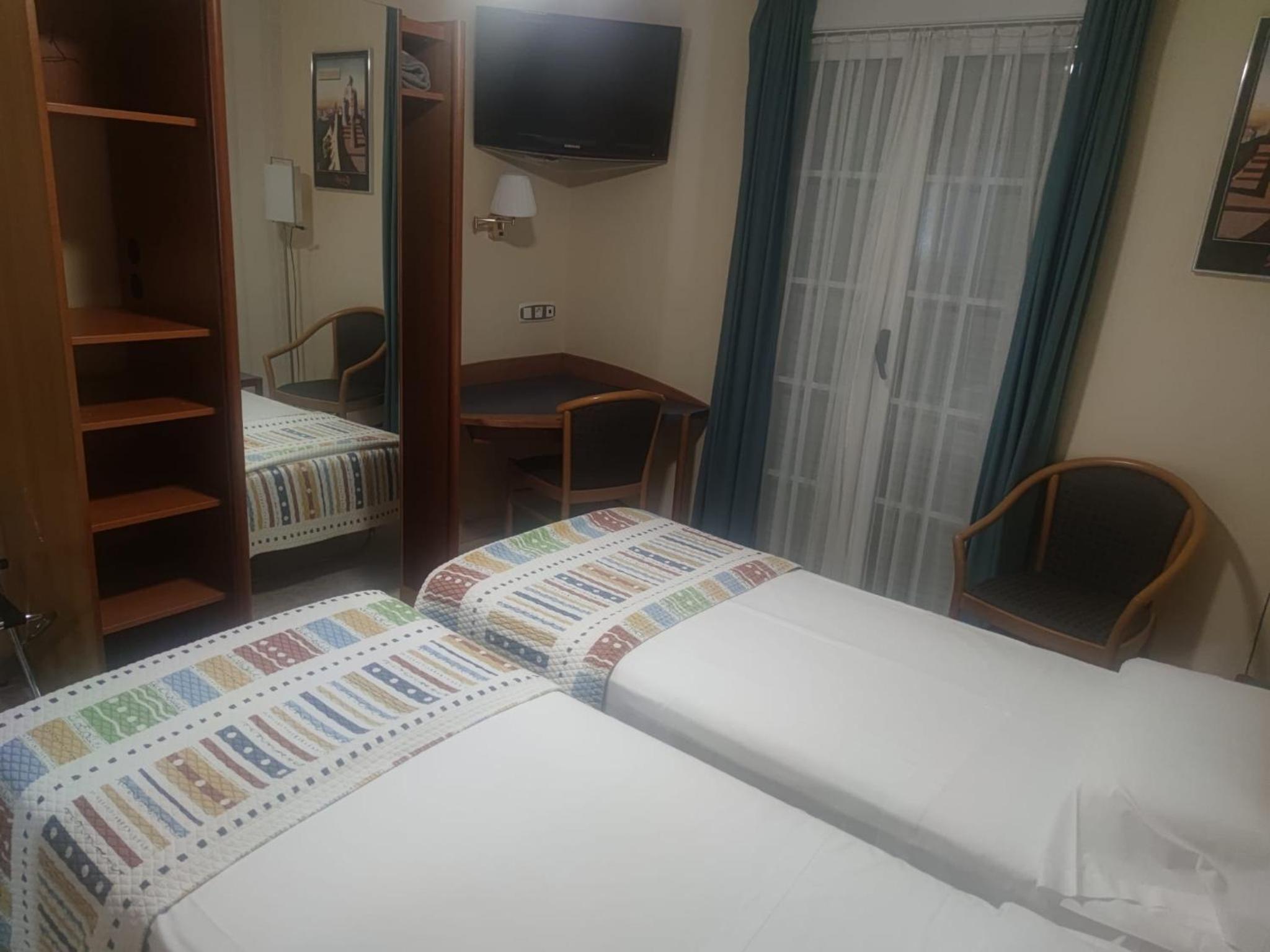 Double or Twin Room - Photo 3