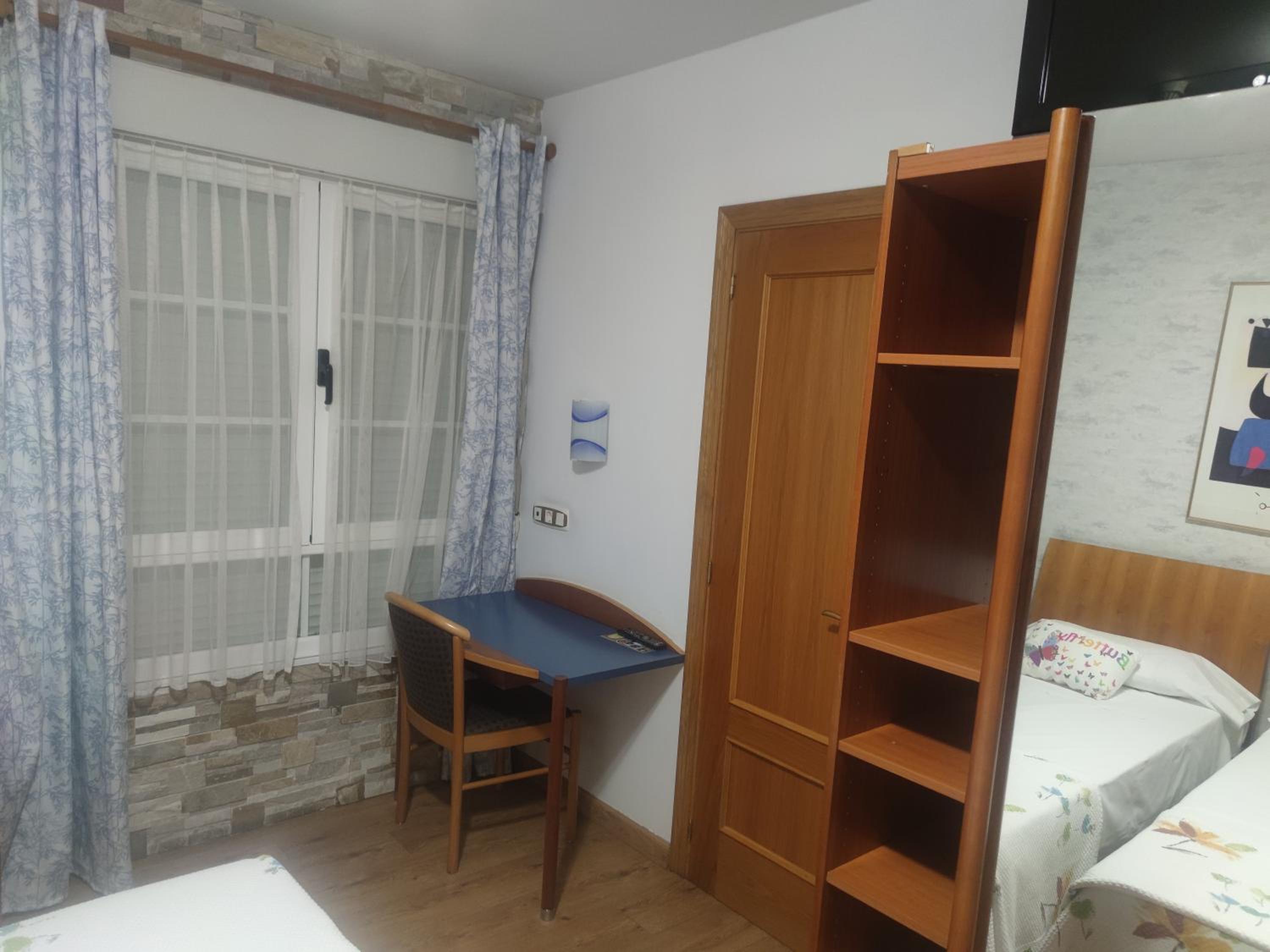 Double or Twin Room - Photo 5