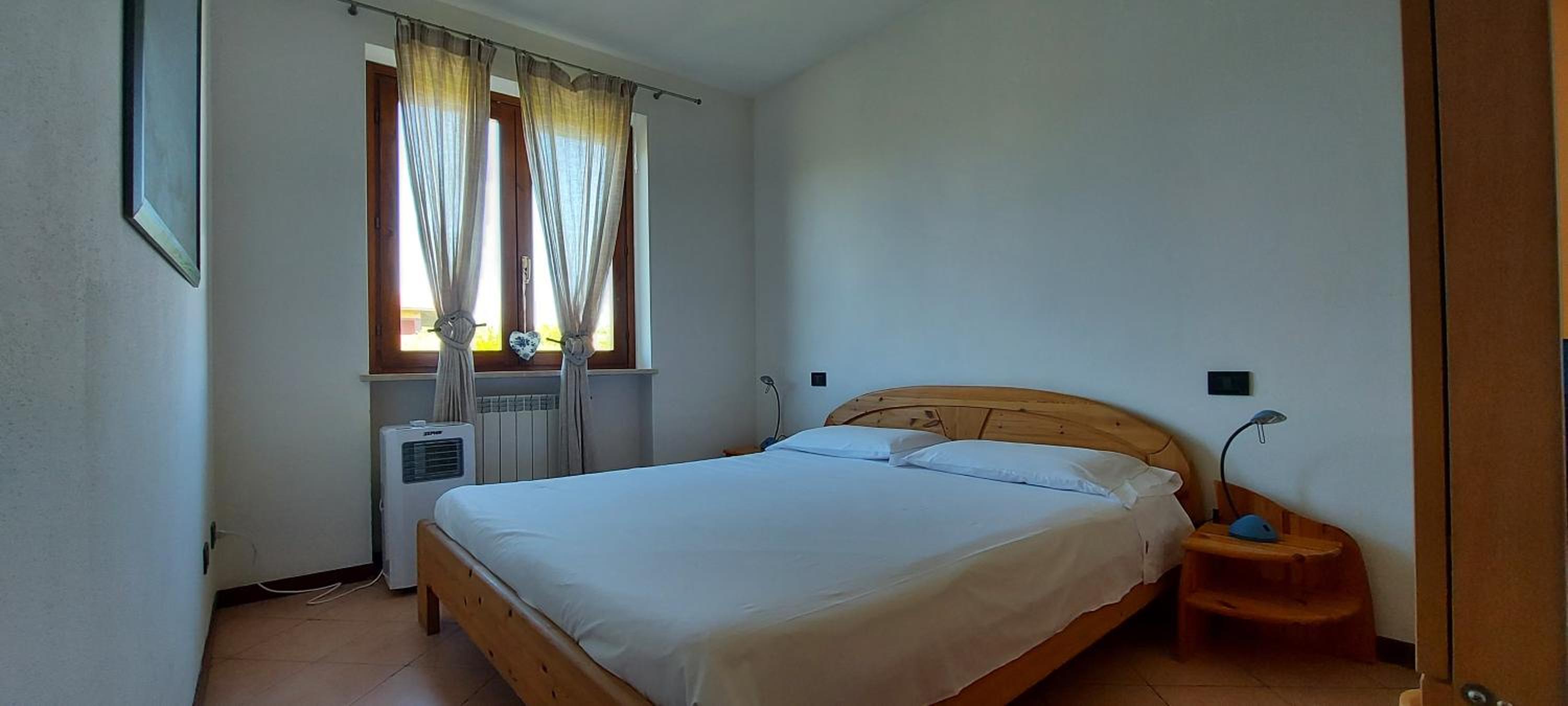 One-Bedroom Apartment with Lake View photo 3