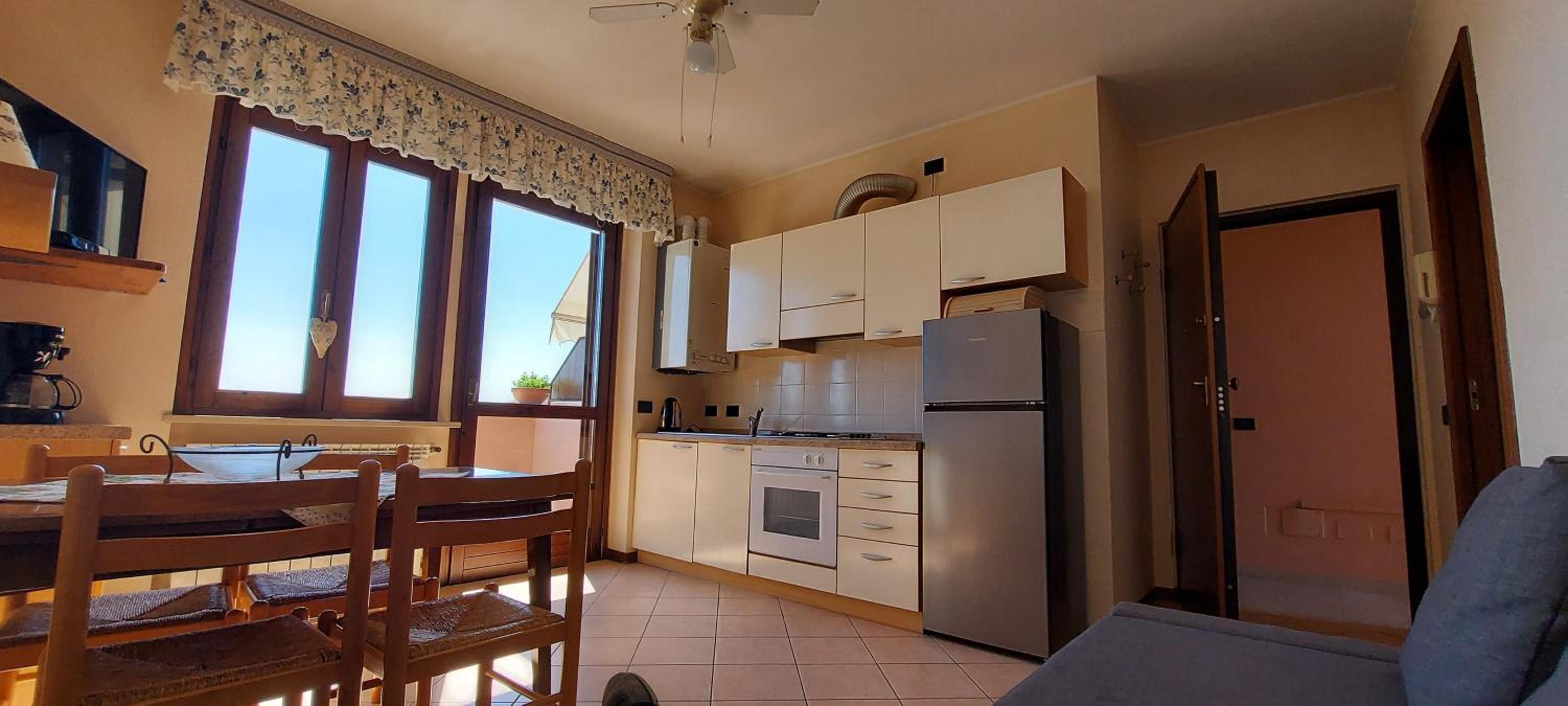 One-Bedroom Apartment with Lake View photo 2