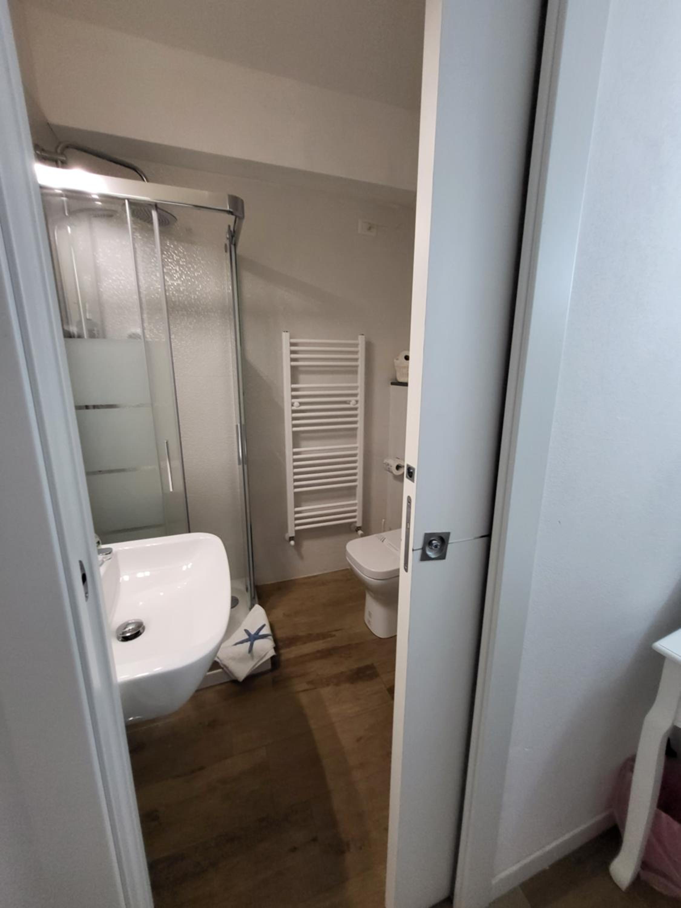 Deluxe Room (2 Adults + 1 Child) - Photo 18
