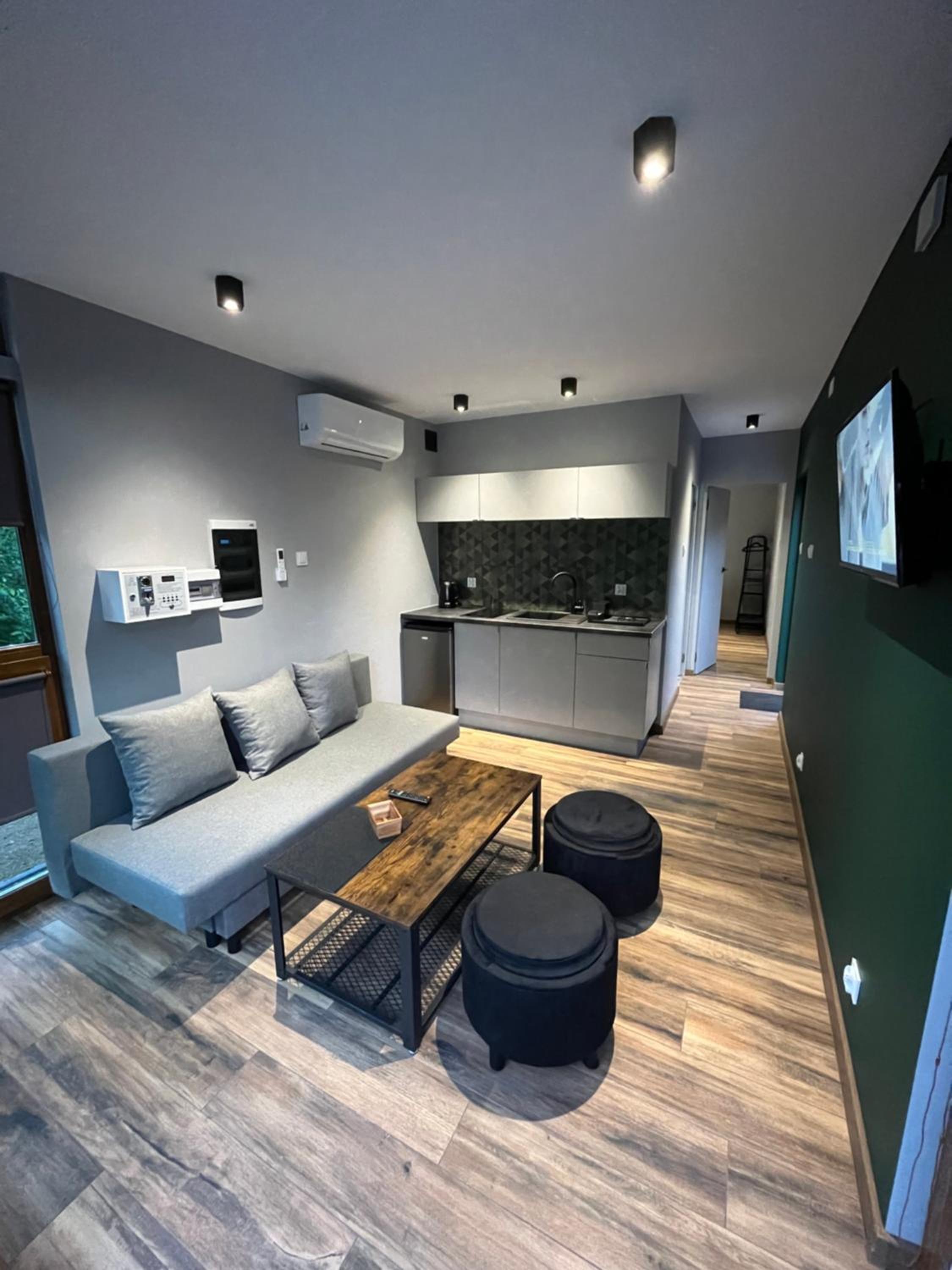 One-Bedroom House photo 1