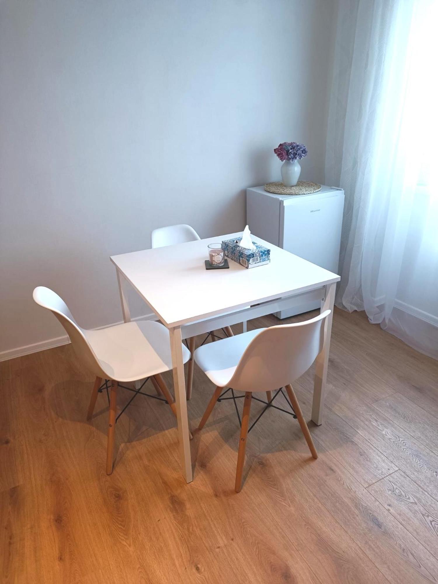 One-Bedroom Apartment - Photo 2