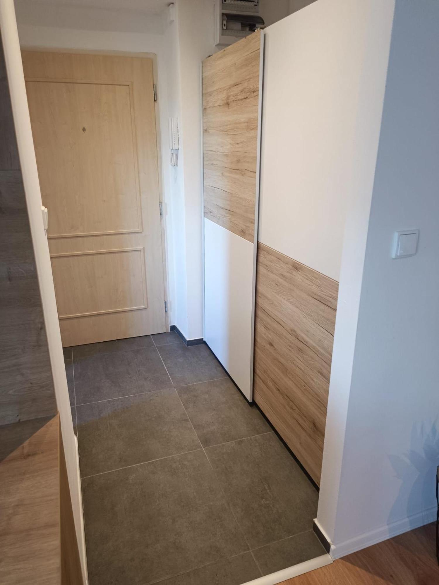 One-Bedroom Apartment - Photo 3